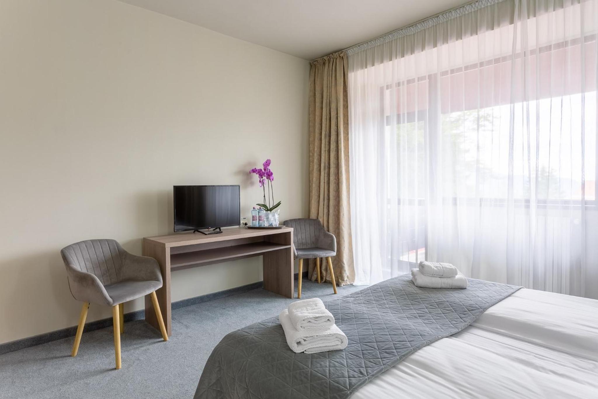 Double or Twin Room - Photo 3