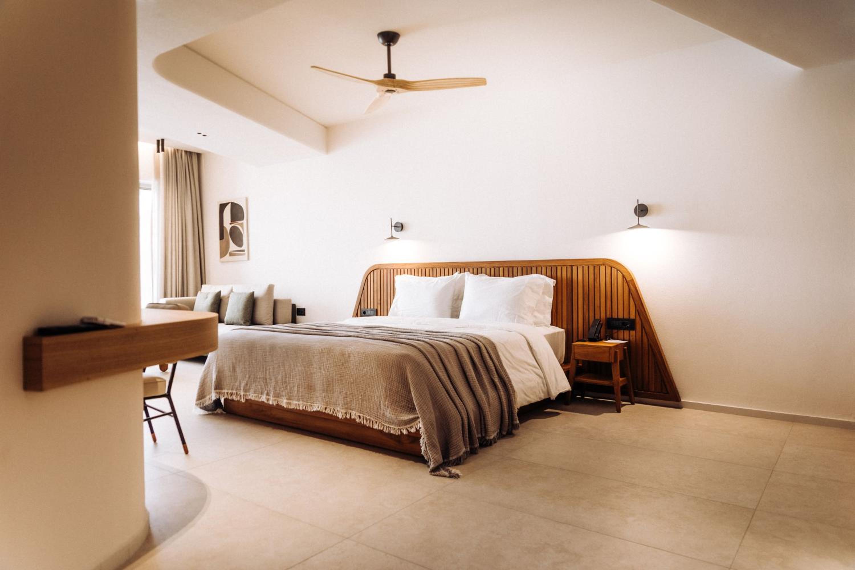 King Suite with Pool View