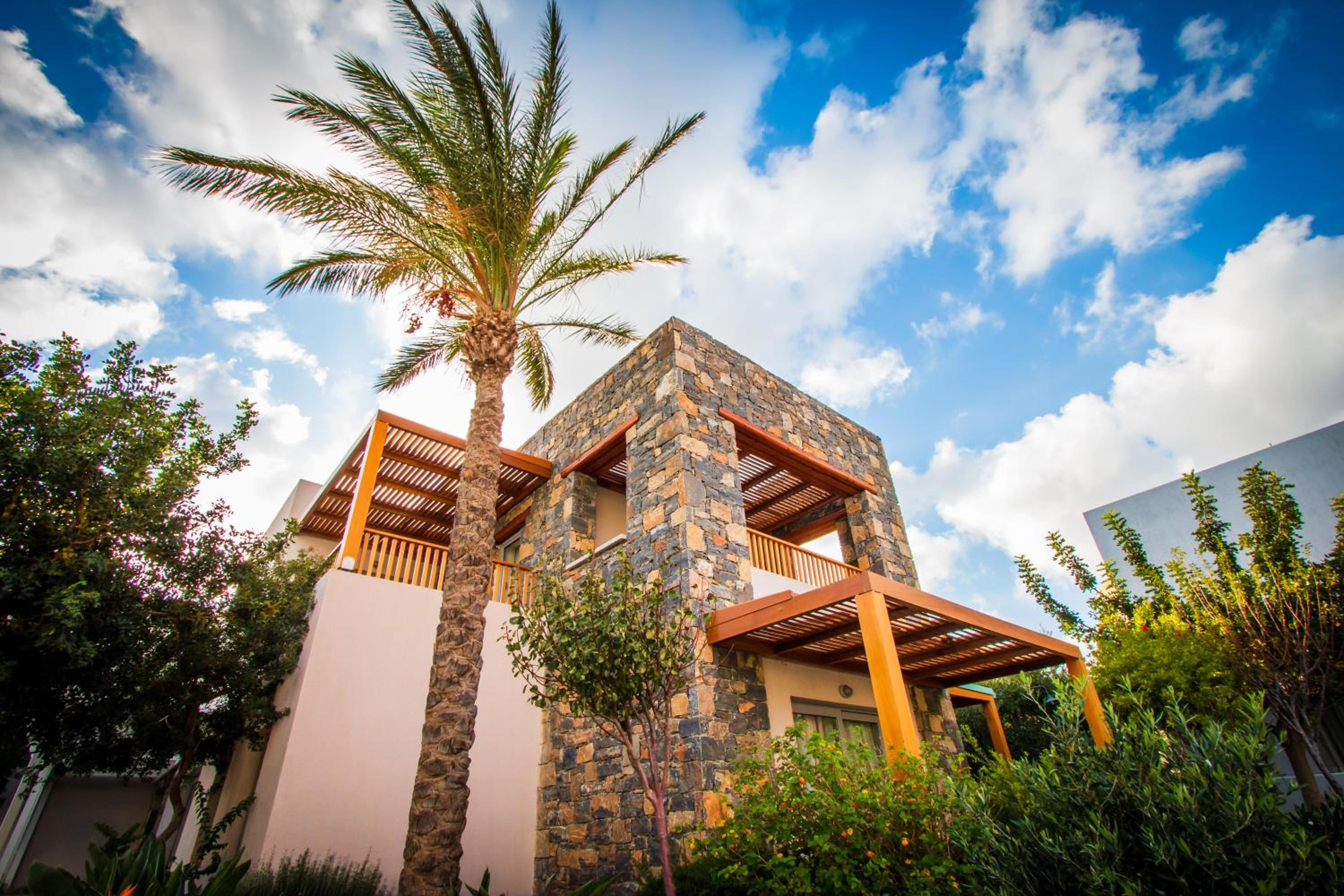 Junior Suite with Pool View photo 2