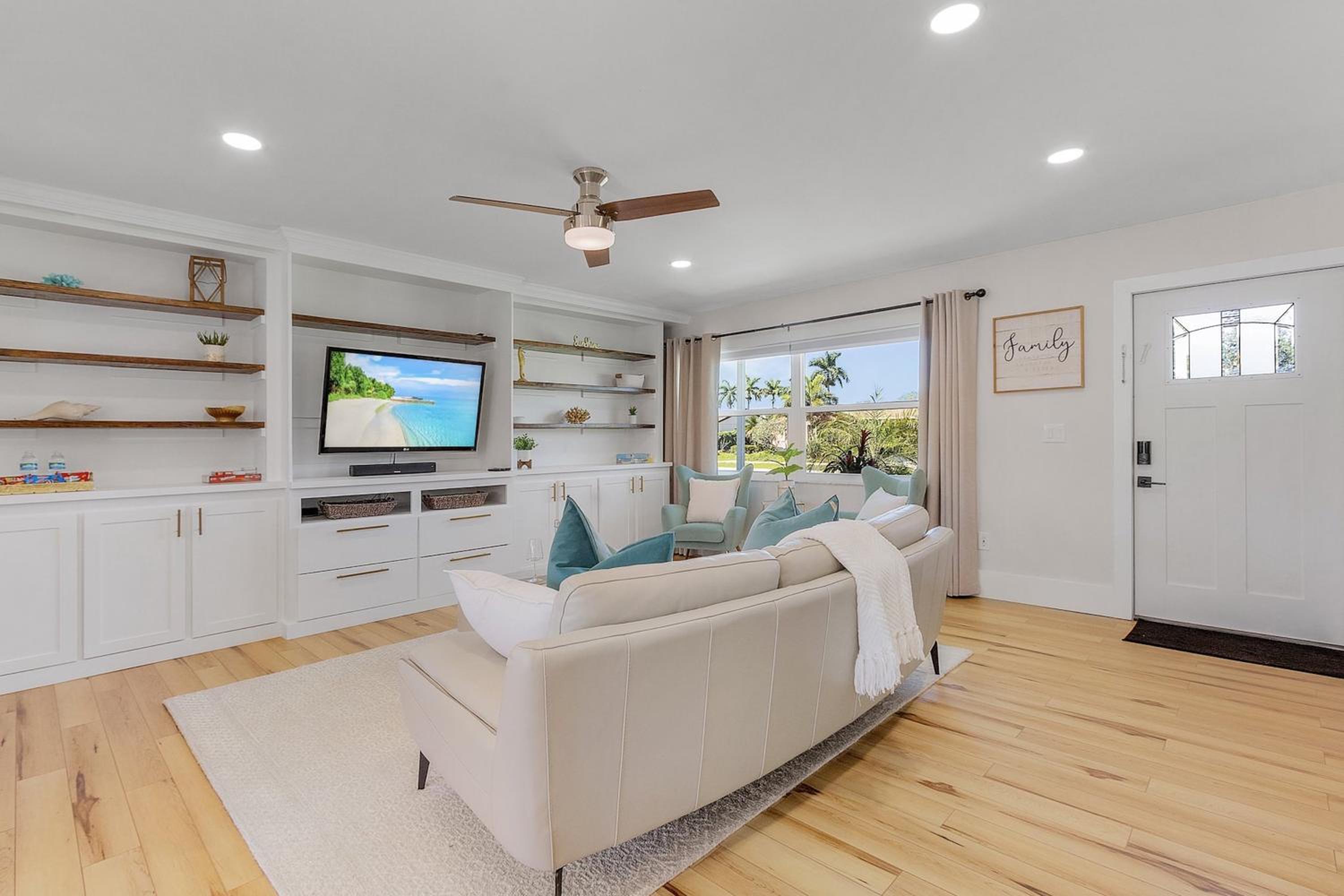 Three-Bedroom House photo 2