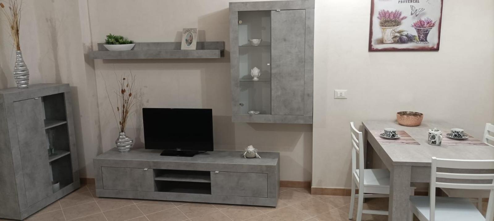 One-Bedroom Apartment photo 1