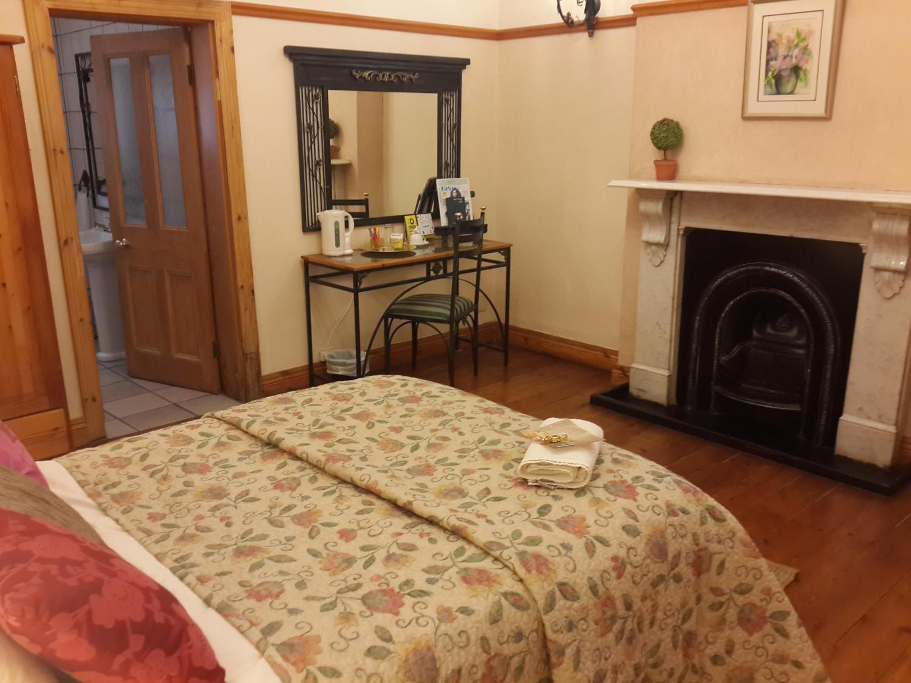 Deluxe Double Room with Shower photo 3
