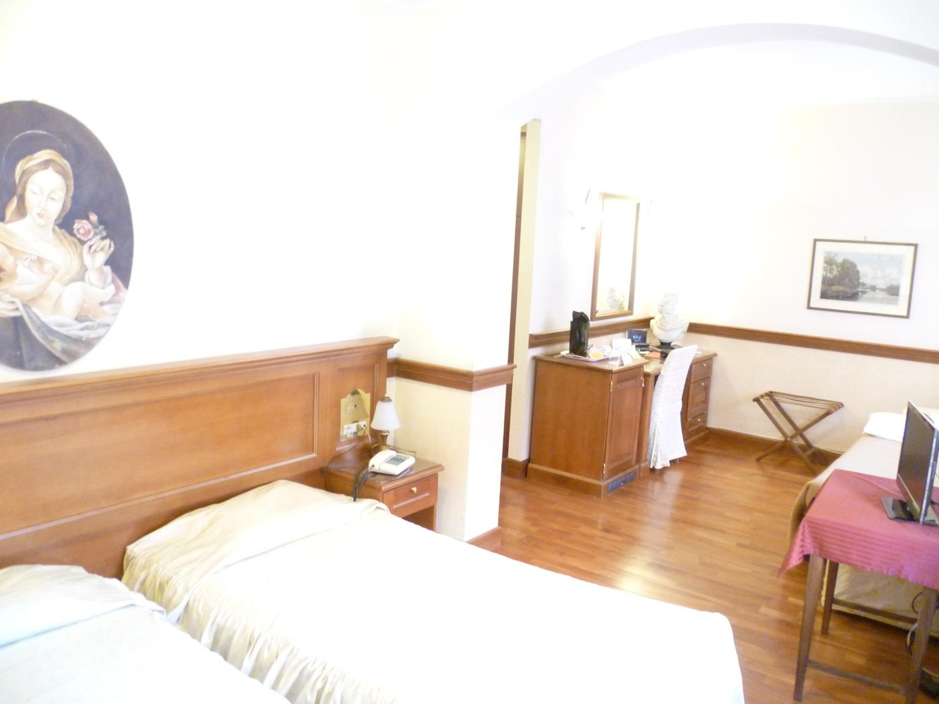 Twin Room - Photo 7