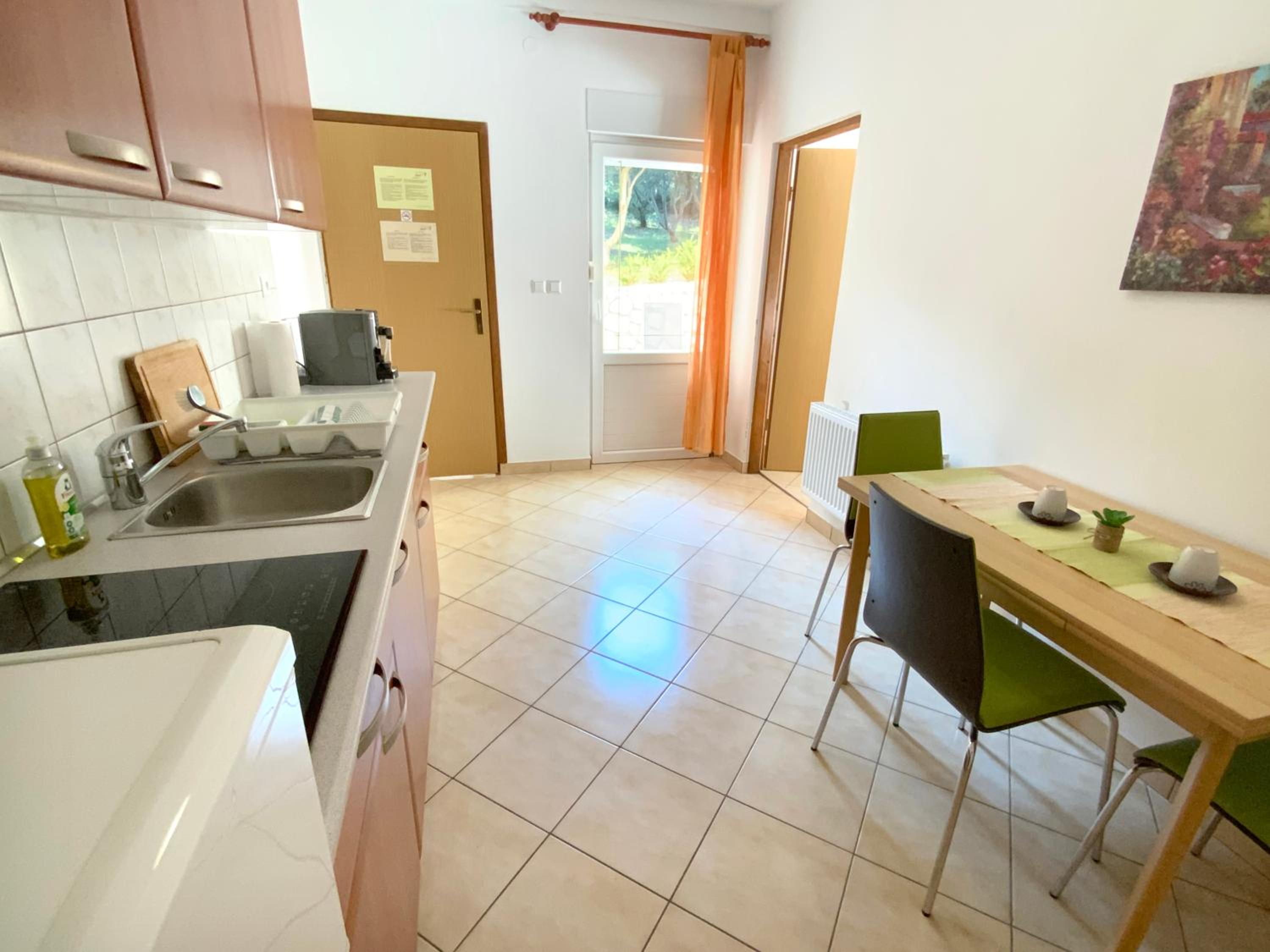 One-Bedroom Apartment with Terrace 1 - Photo 6