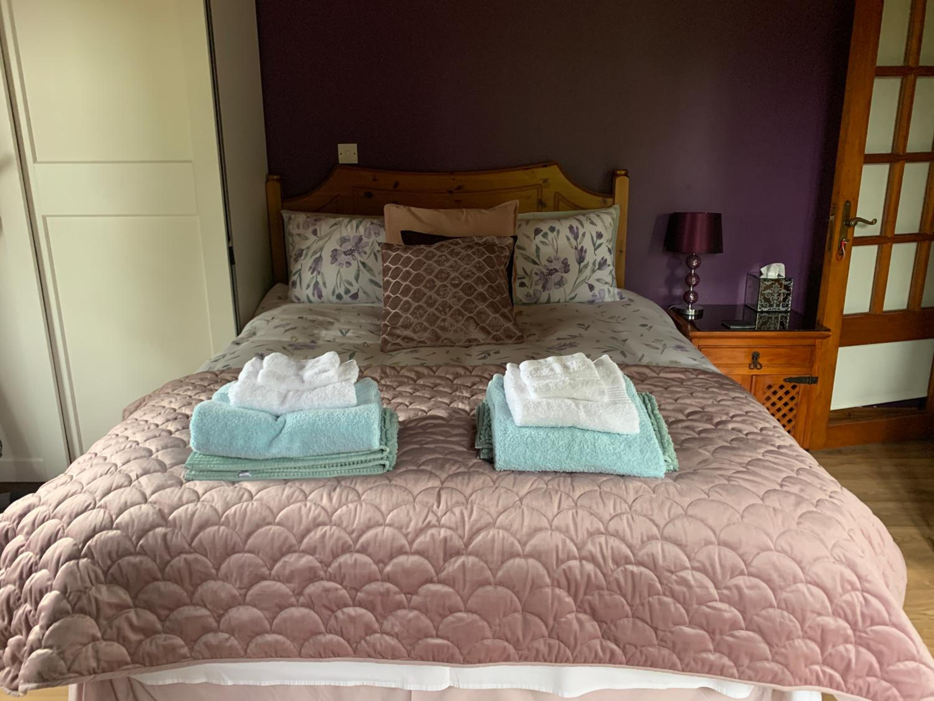 Deluxe Queen Room With Garden Views/ Shared Bathroom photo 1