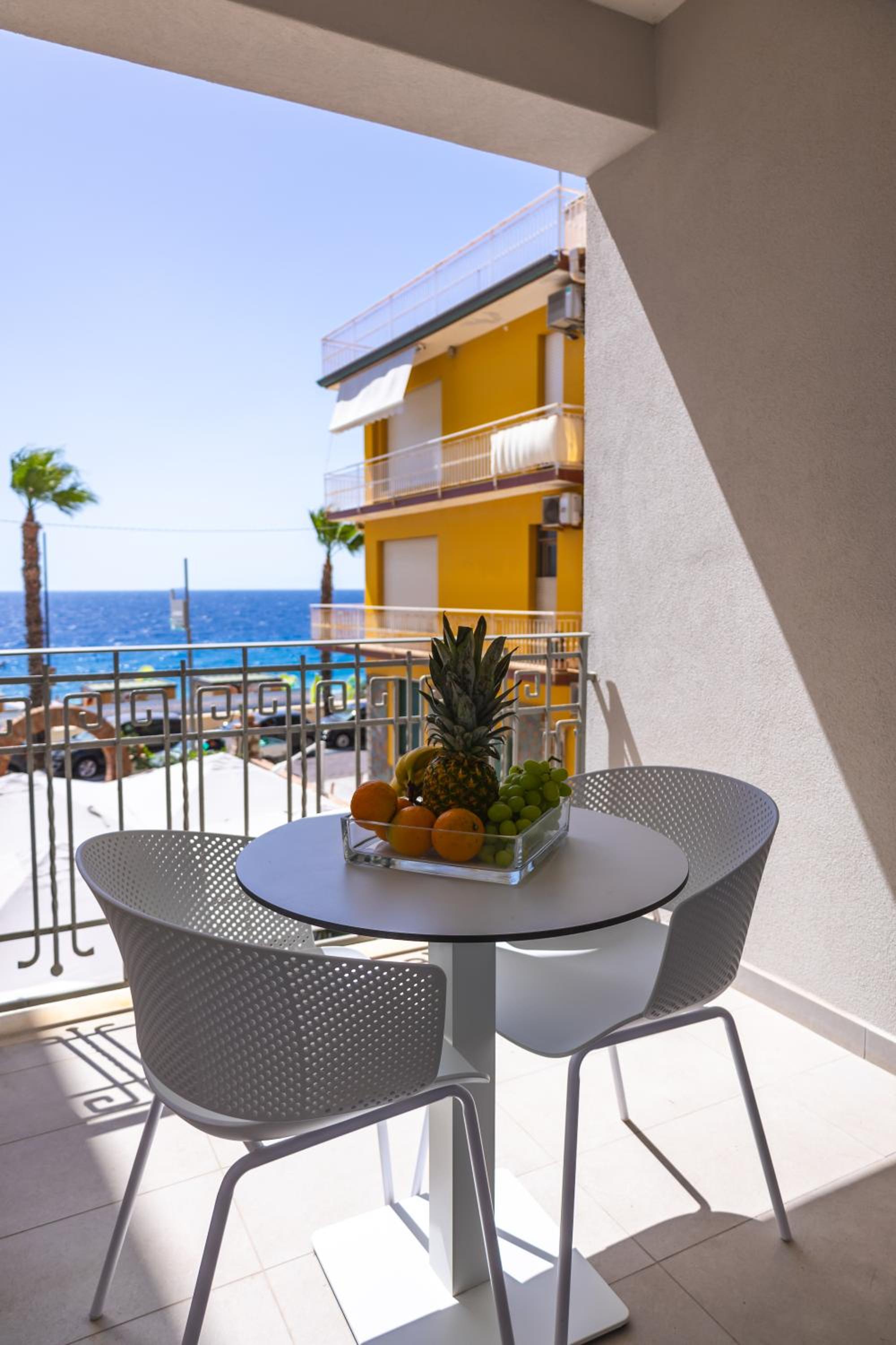 Deluxe Double Room with Sea View photo 2
