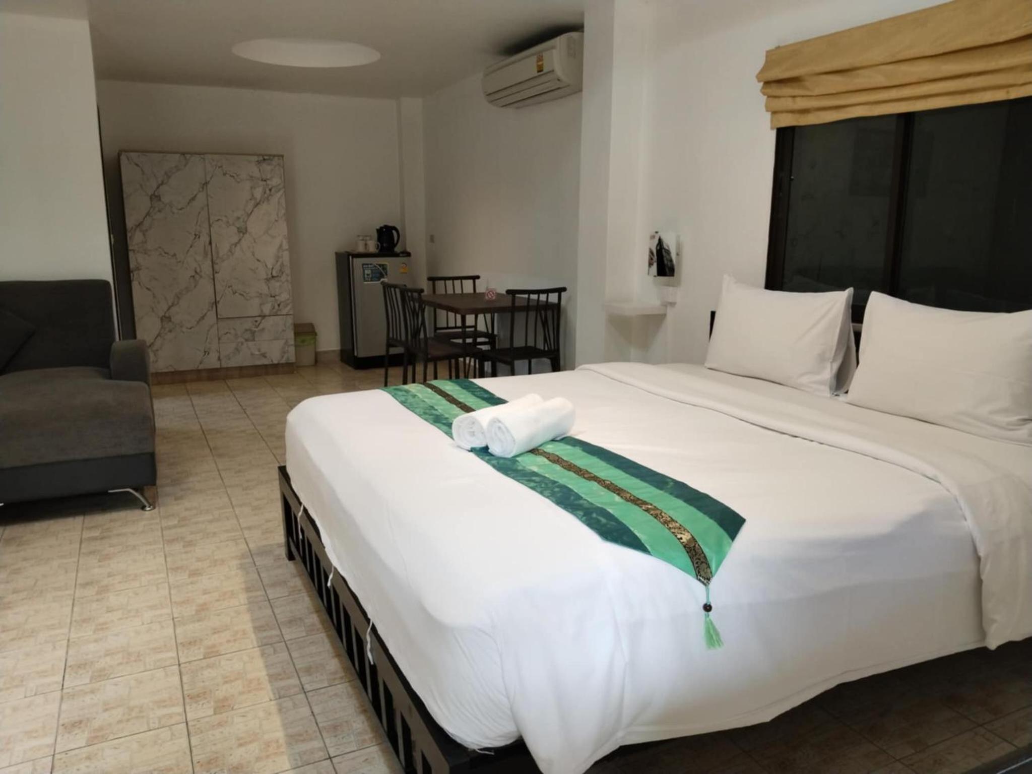 Double Room With Pool View photo 2