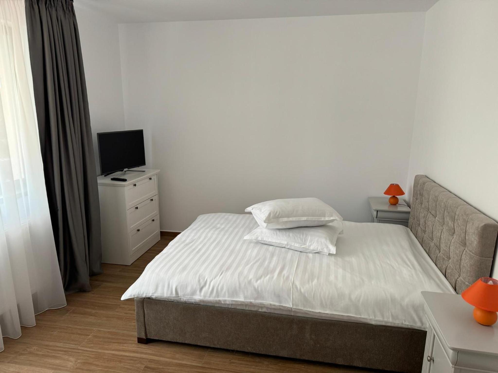 One-Bedroom Apartment photo 1