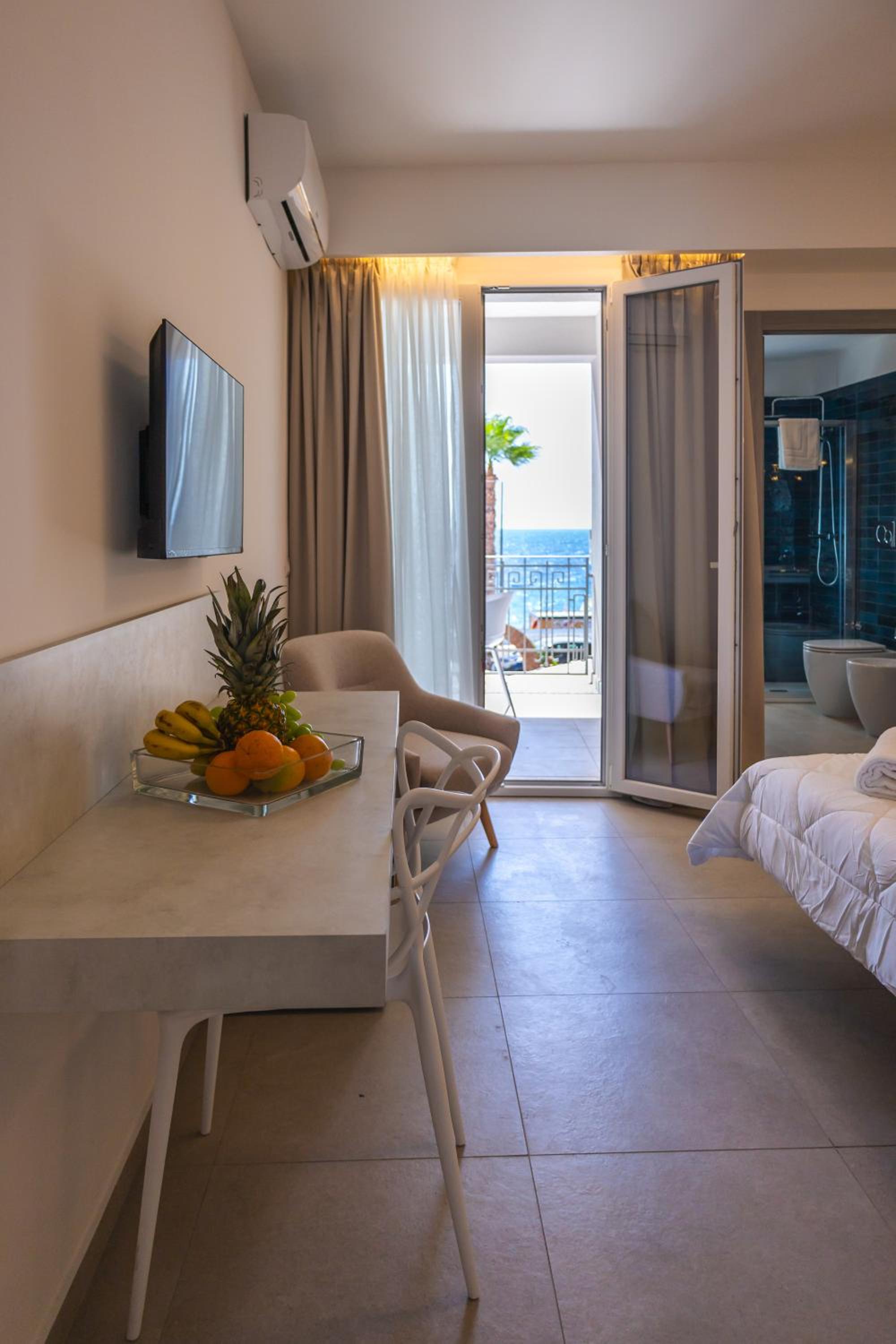 Deluxe Double Room with Sea View photo 1