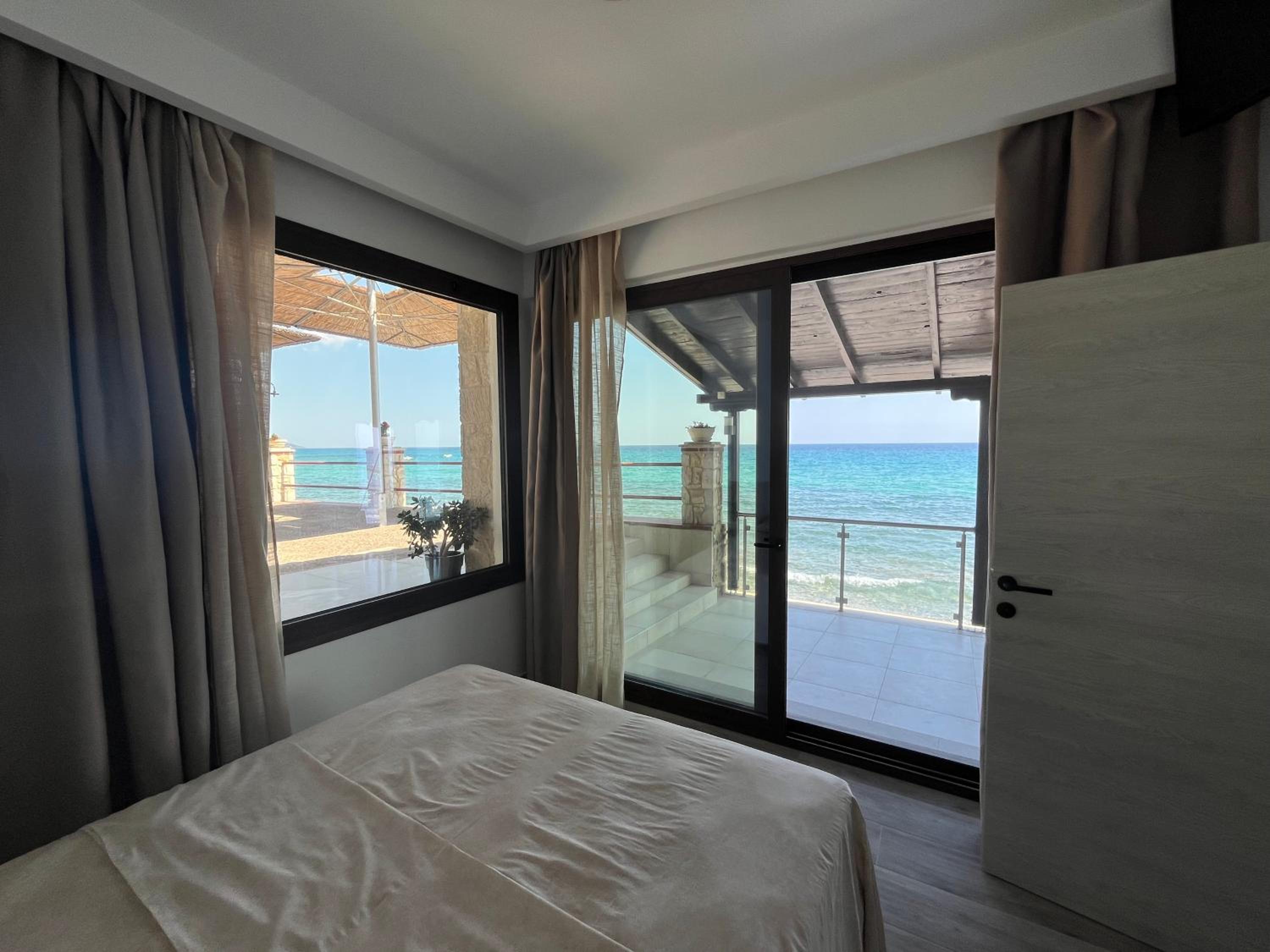 Deluxe Suite with Sea View photo 1
