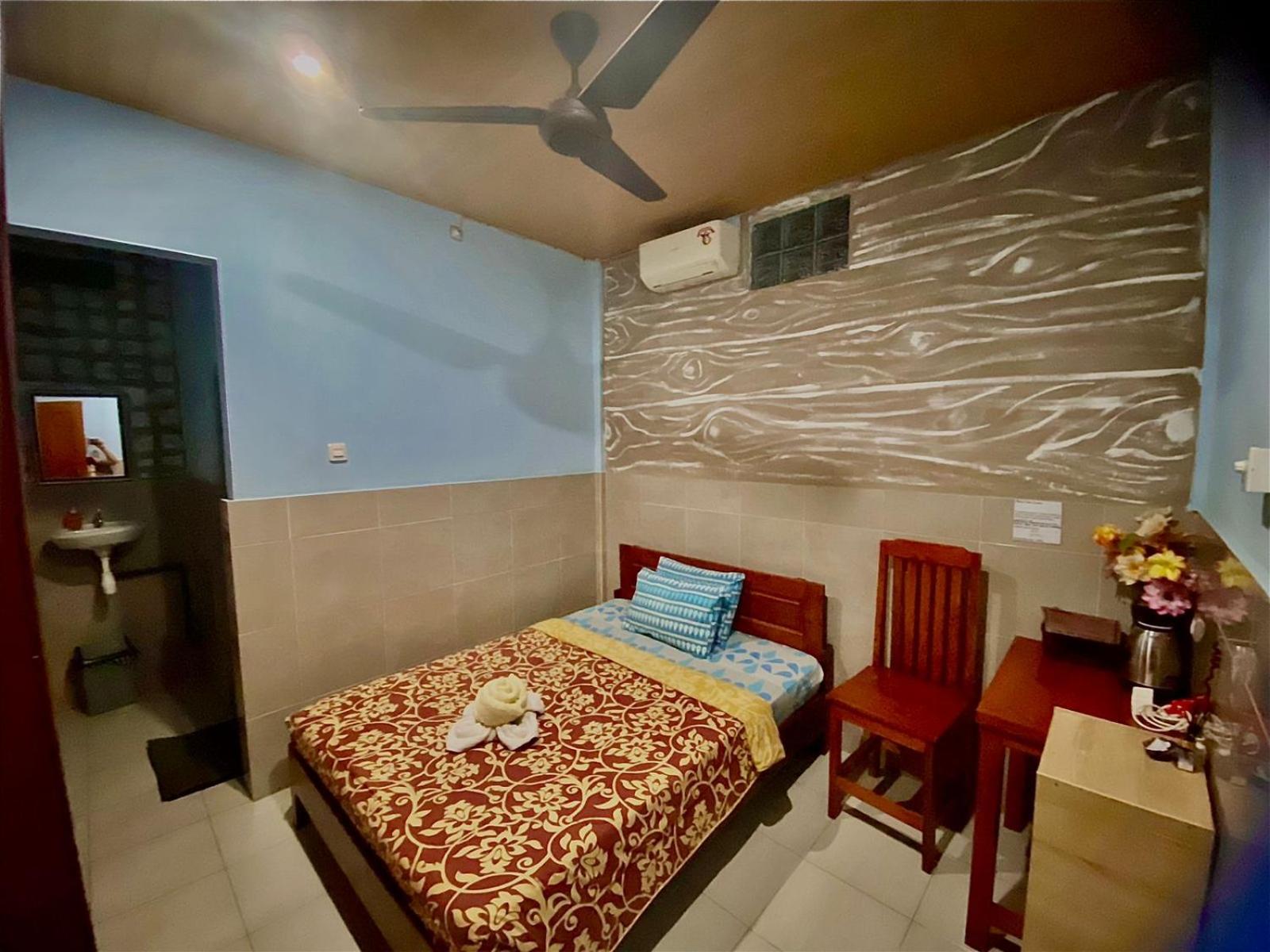 Budget Double Room - Photo 8