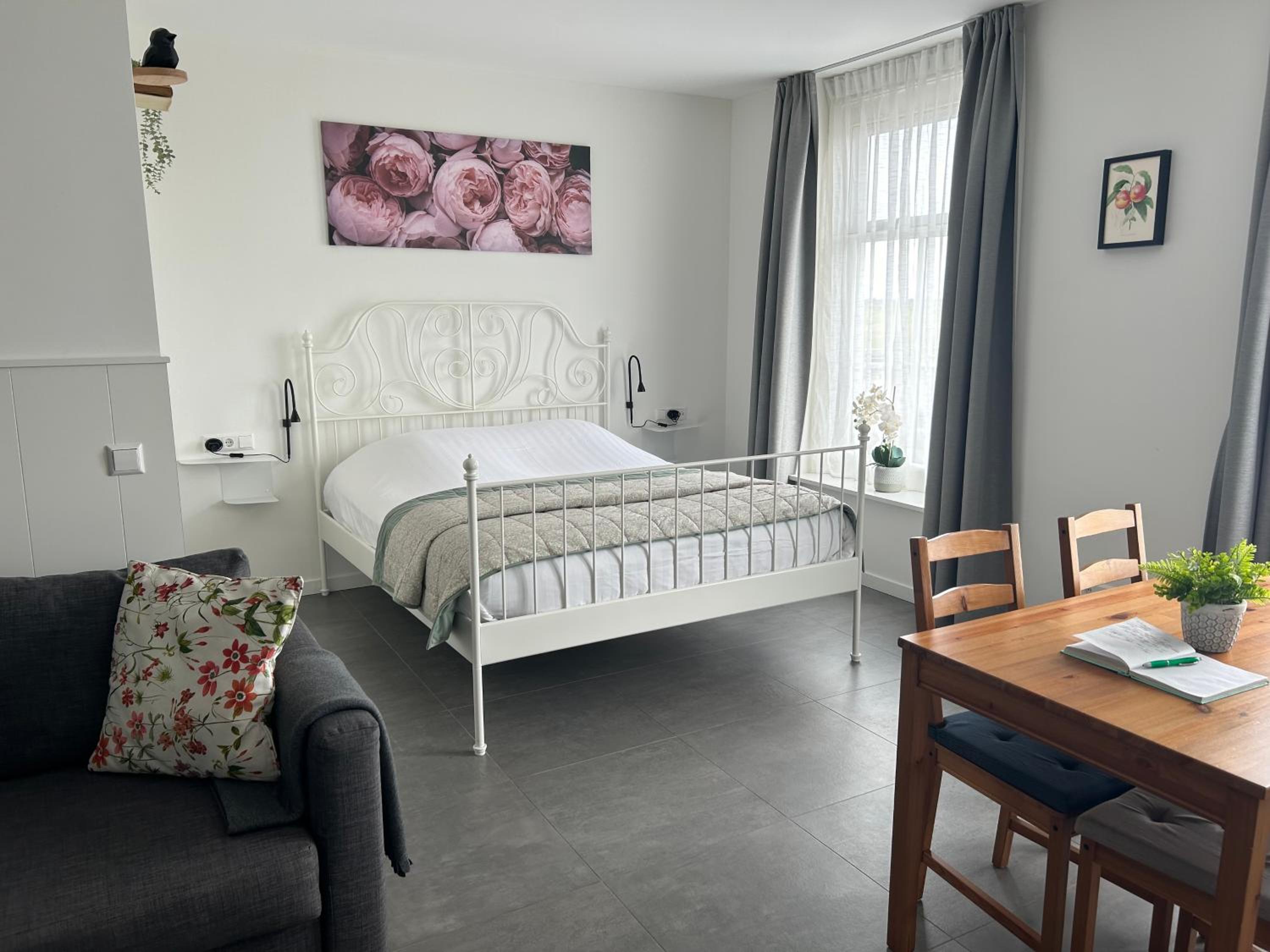 Quadruple Room with Private Bathroom