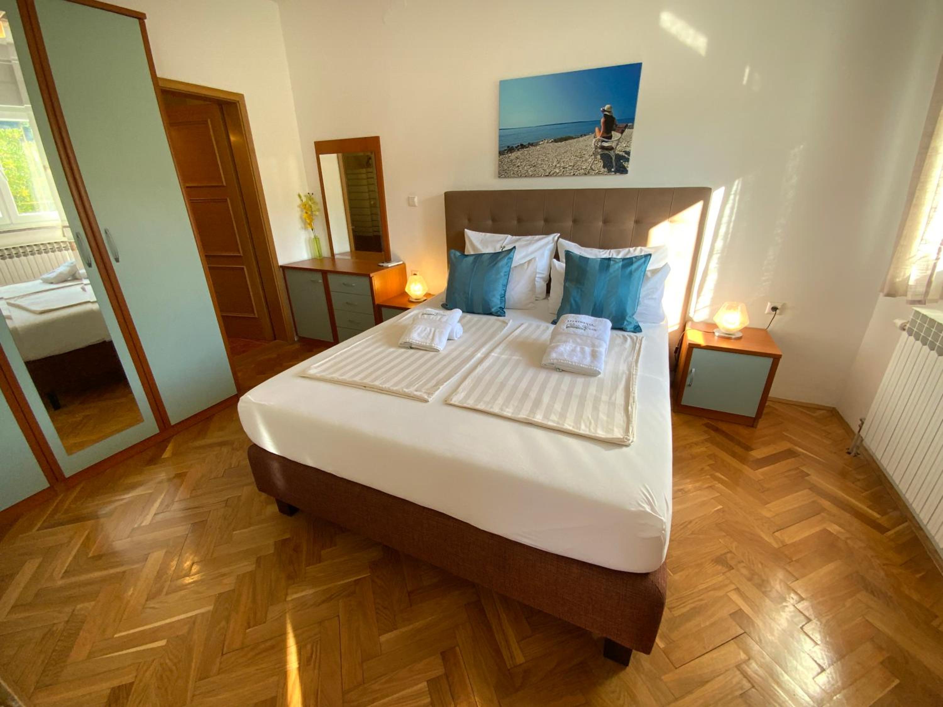 Two-Bedroom Apartment with Sea View - Photo 2