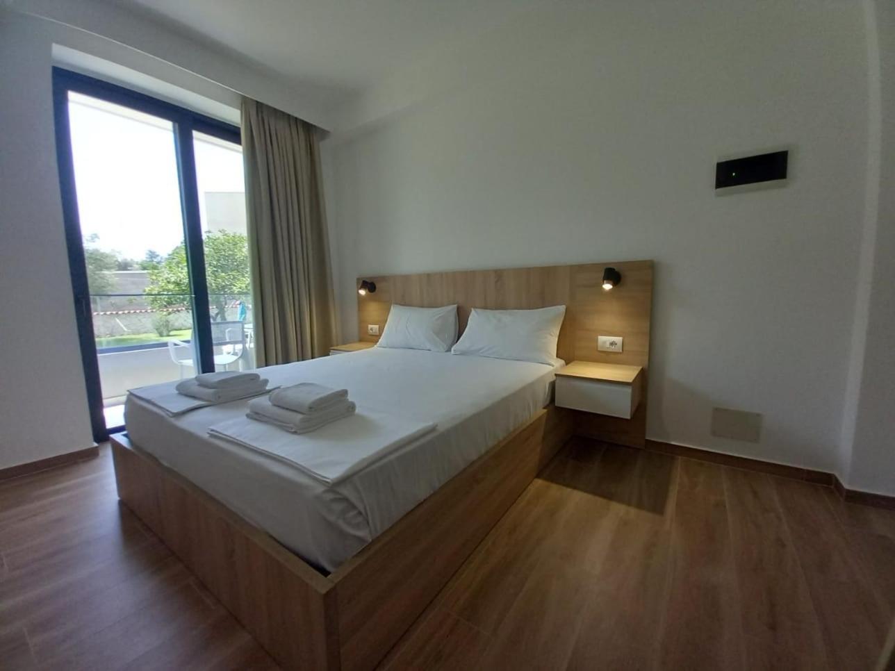 Double Room with Balcony - Ground Floor photo 3