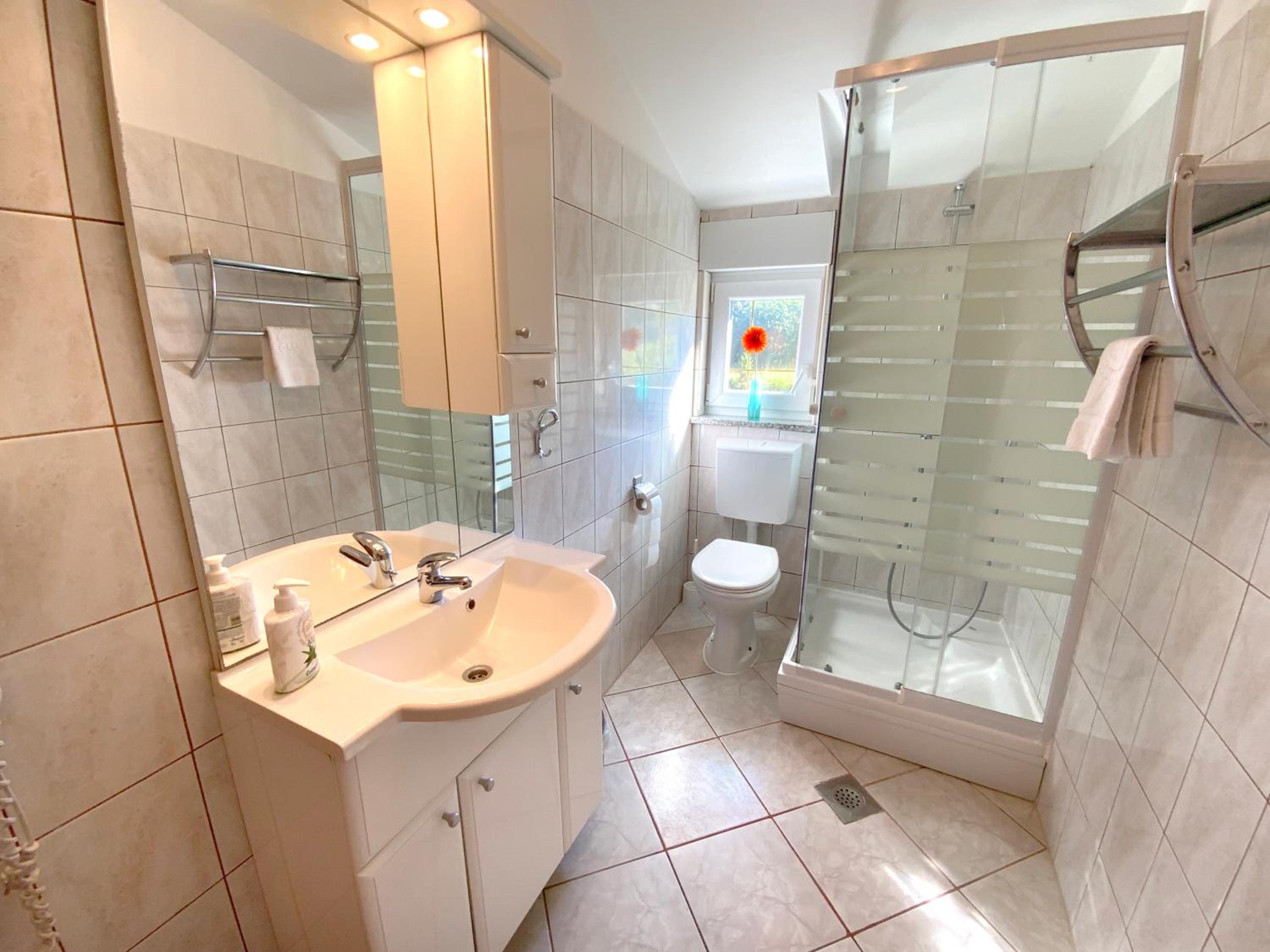 Two-Bedroom Apartment with Balcony - Photo 6
