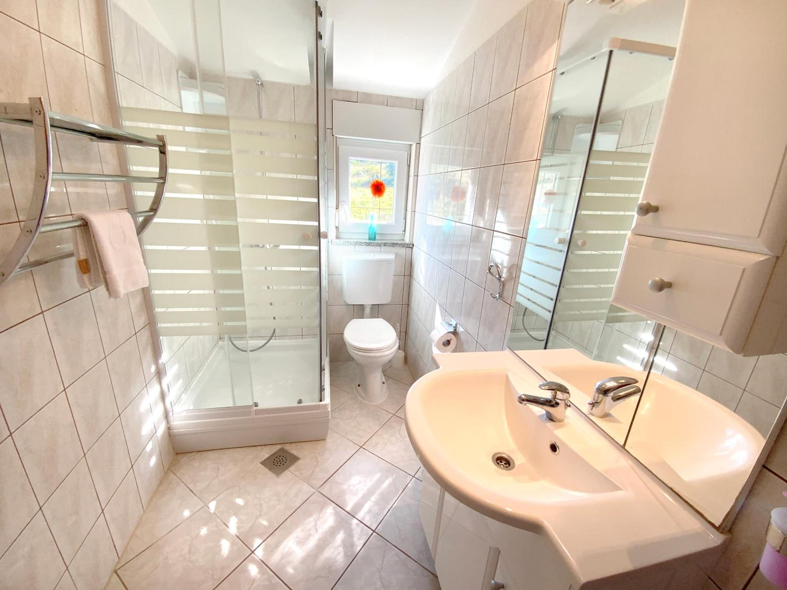 Two-Bedroom Apartment with Balcony - Photo 2