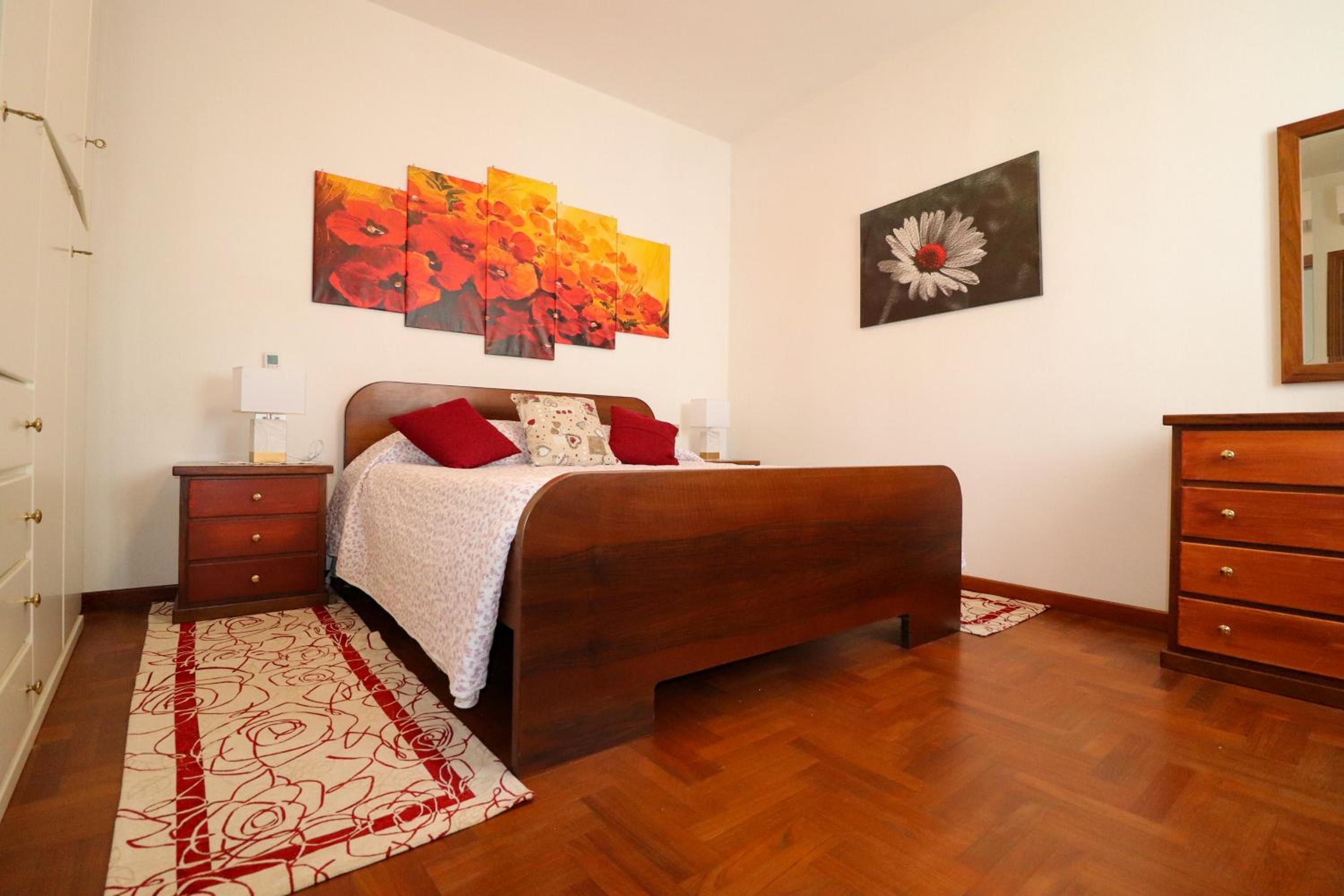 Apartment photo 2