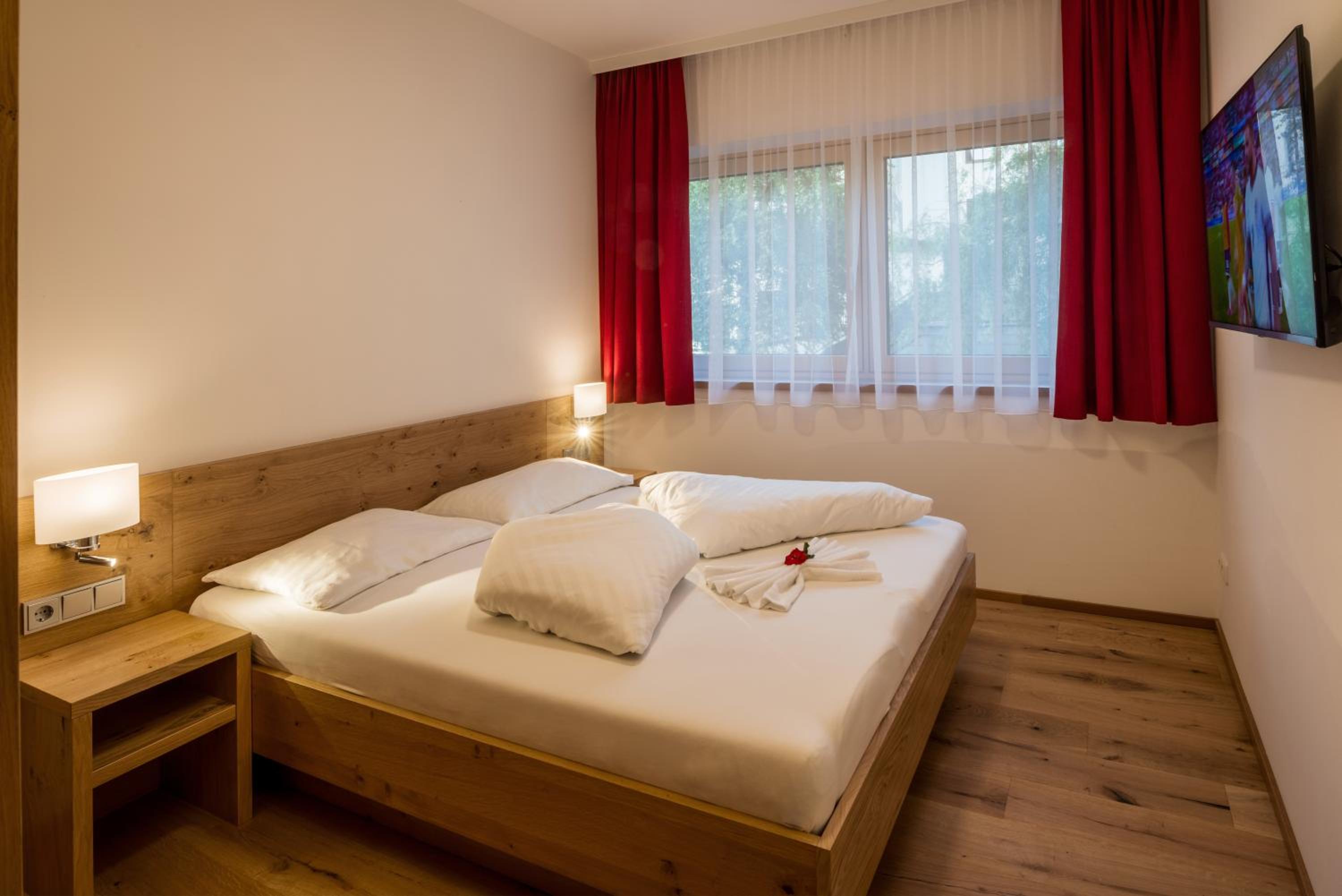 Three-Bedroom Apartment with Mountain View photo 3