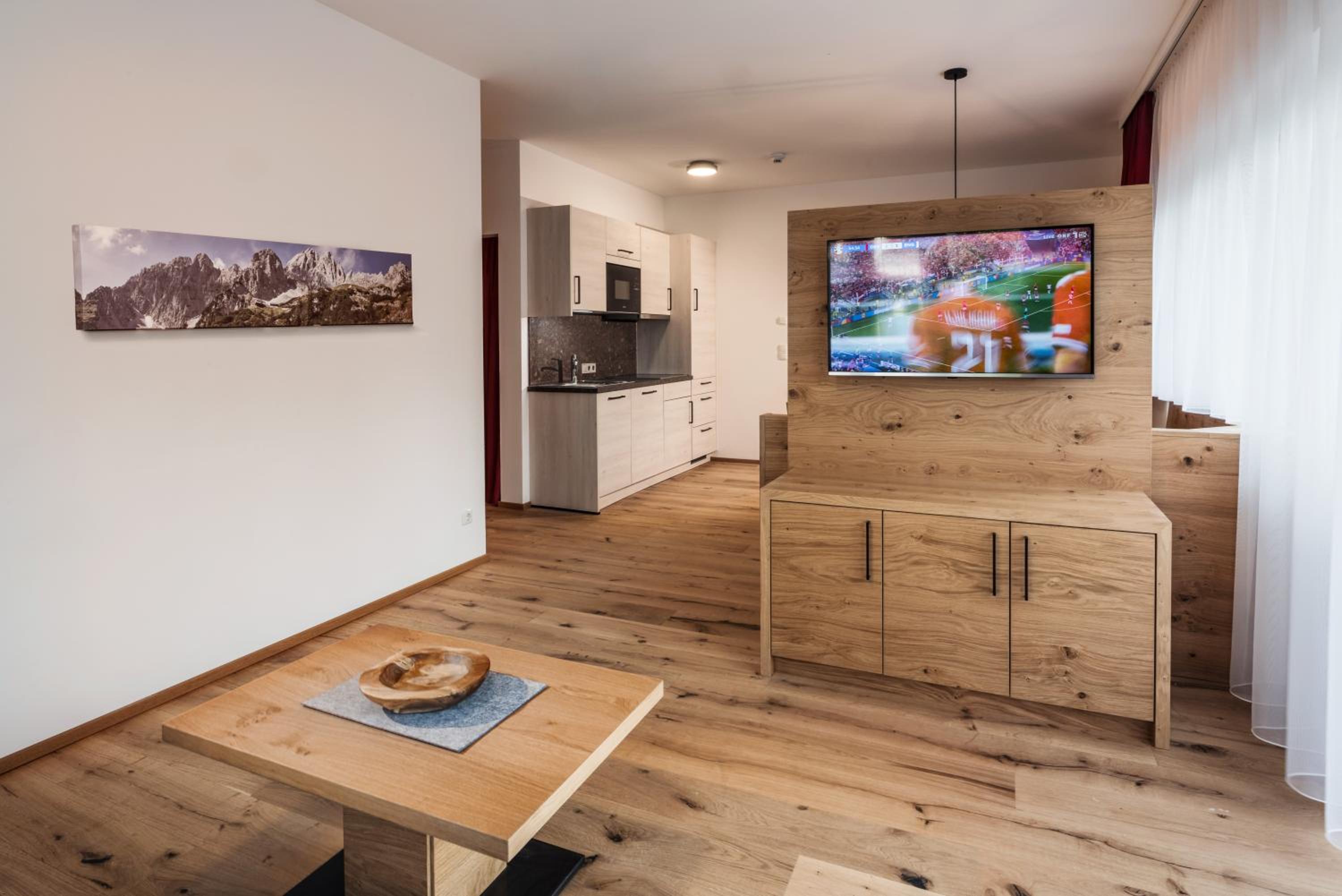 Three-Bedroom Apartment with Mountain View photo 1