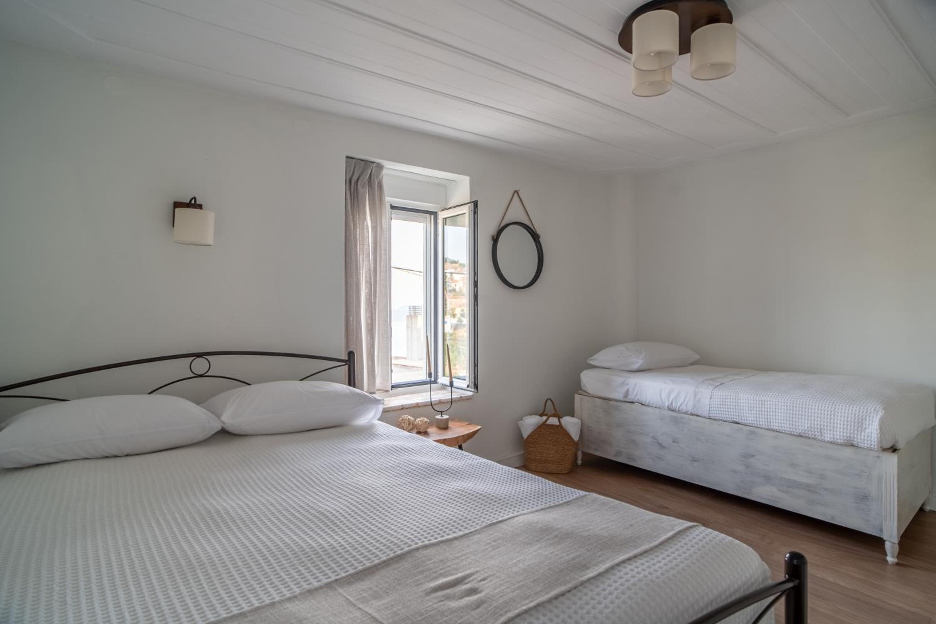 One-Bedroom House photo 1