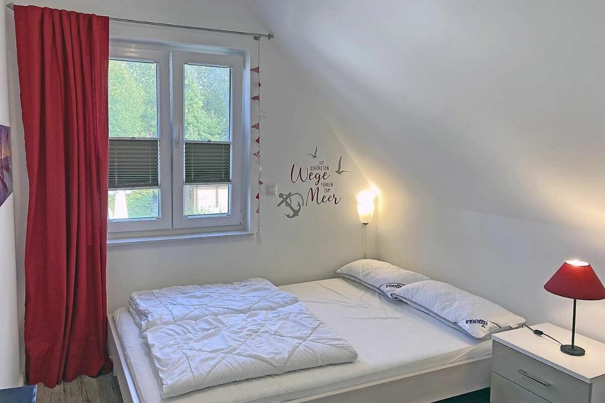 Three-Bedroom House photo 2