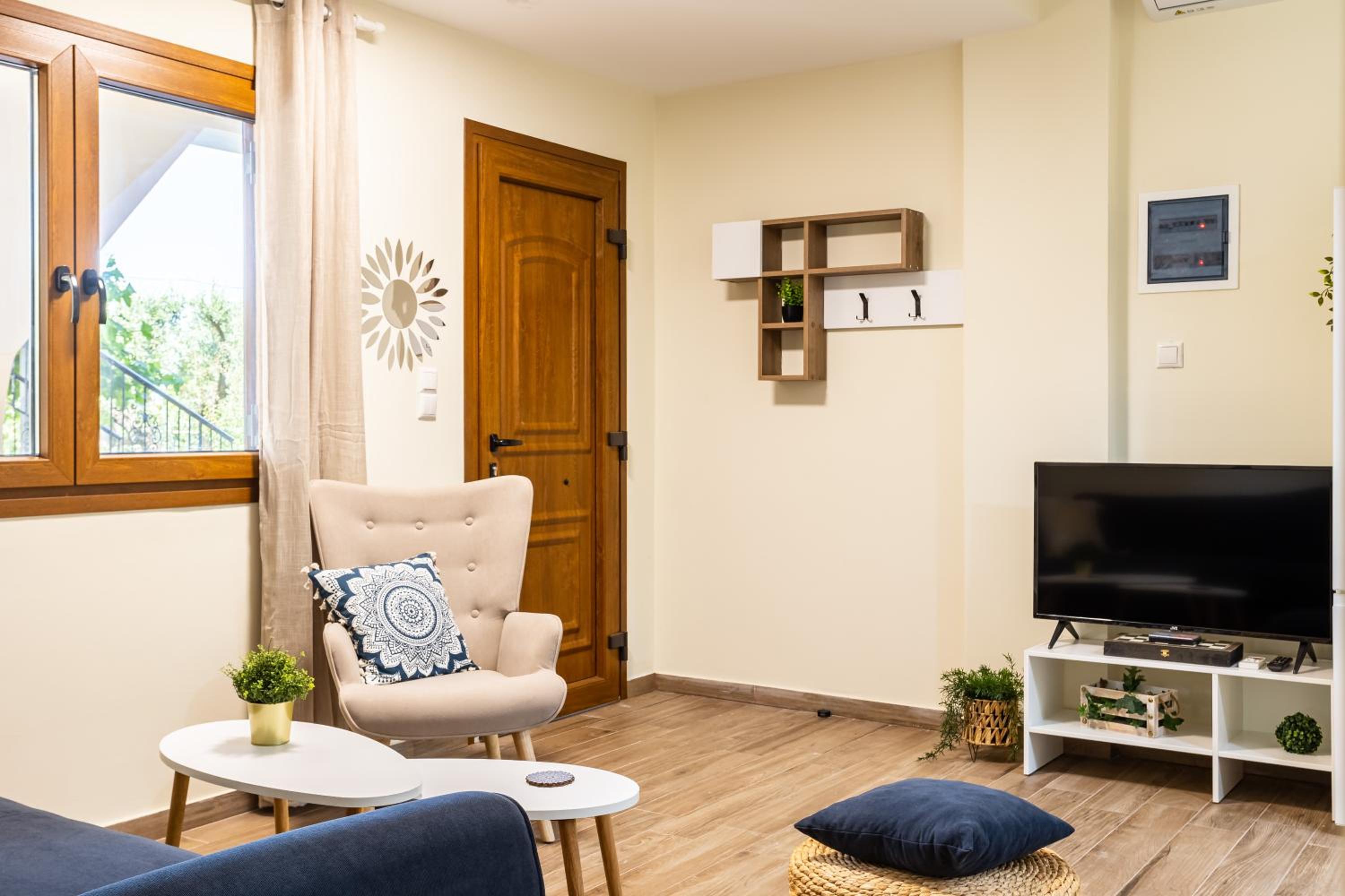 One-Bedroom Apartment with Garden View photo 2