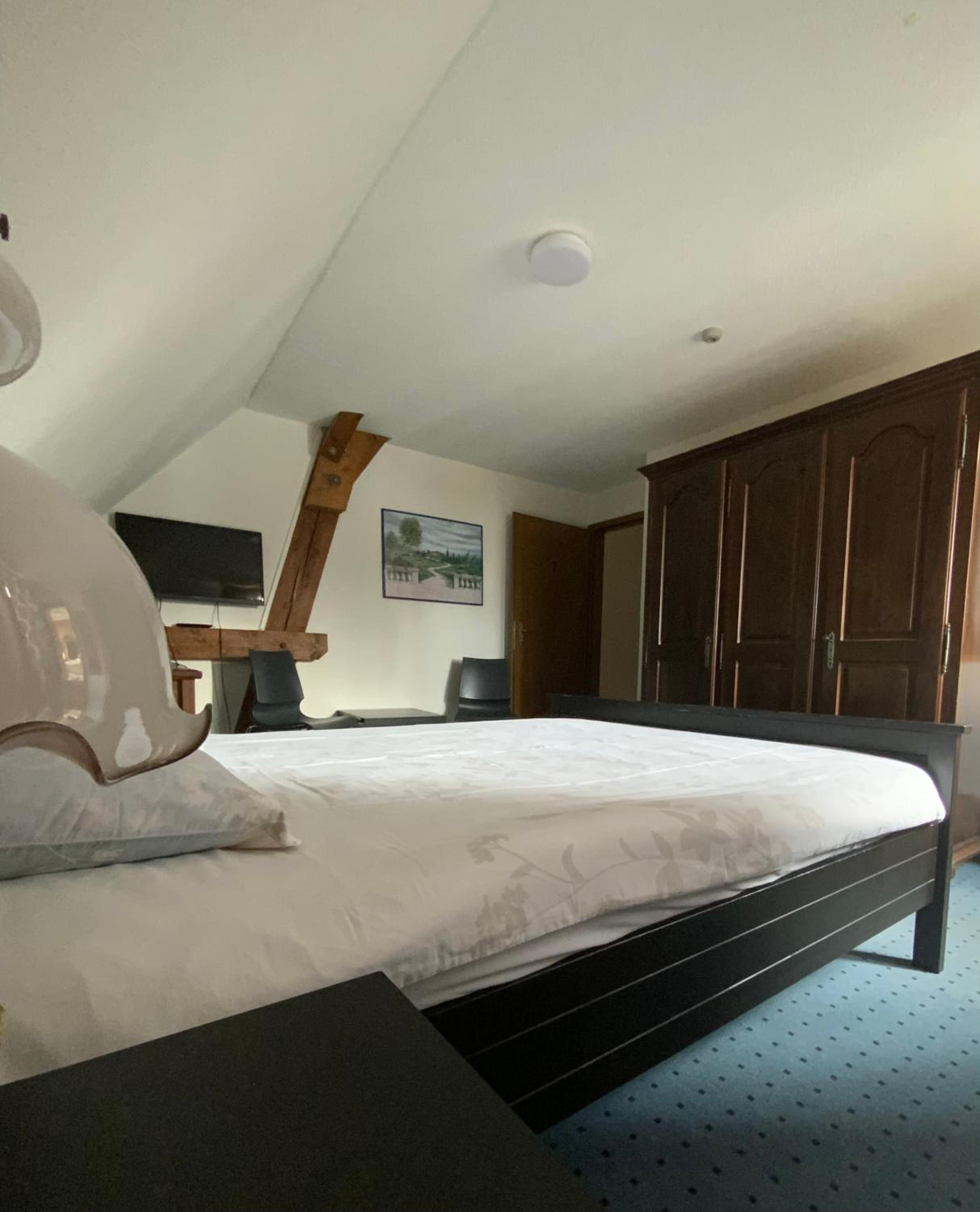Double Room - Photo 7
