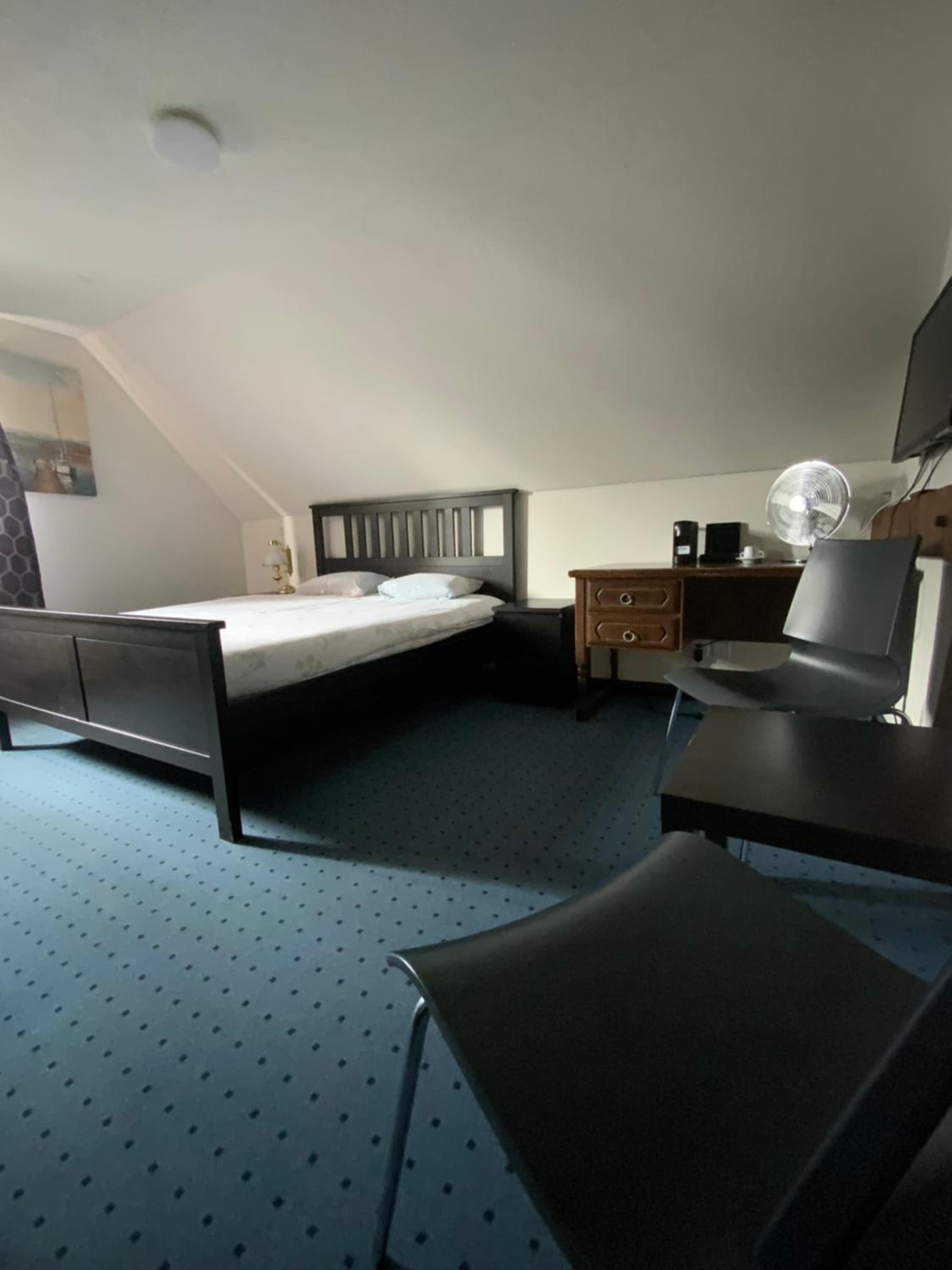 Double Room - Photo 8