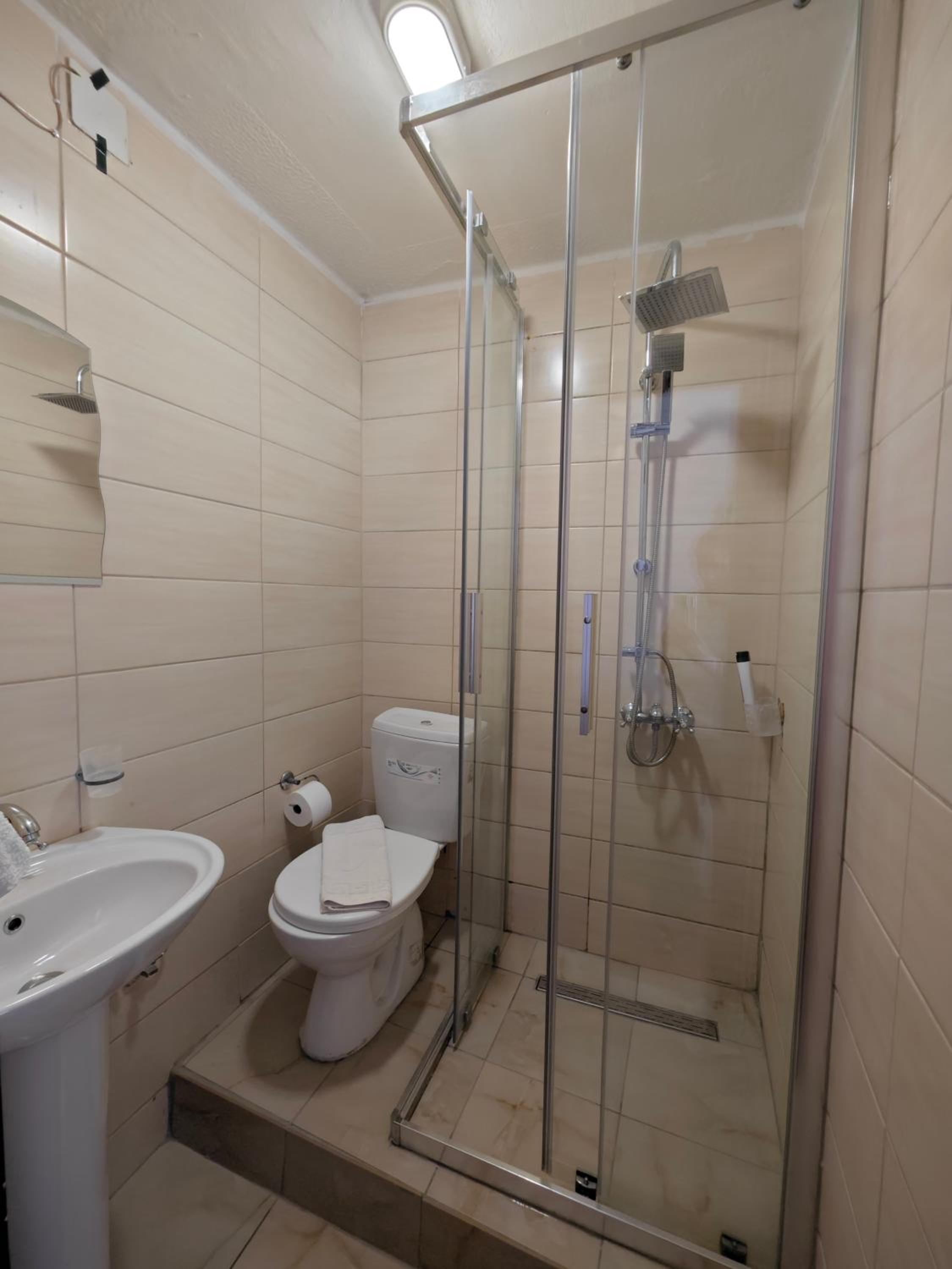 Standard Twin Room - Photo 16