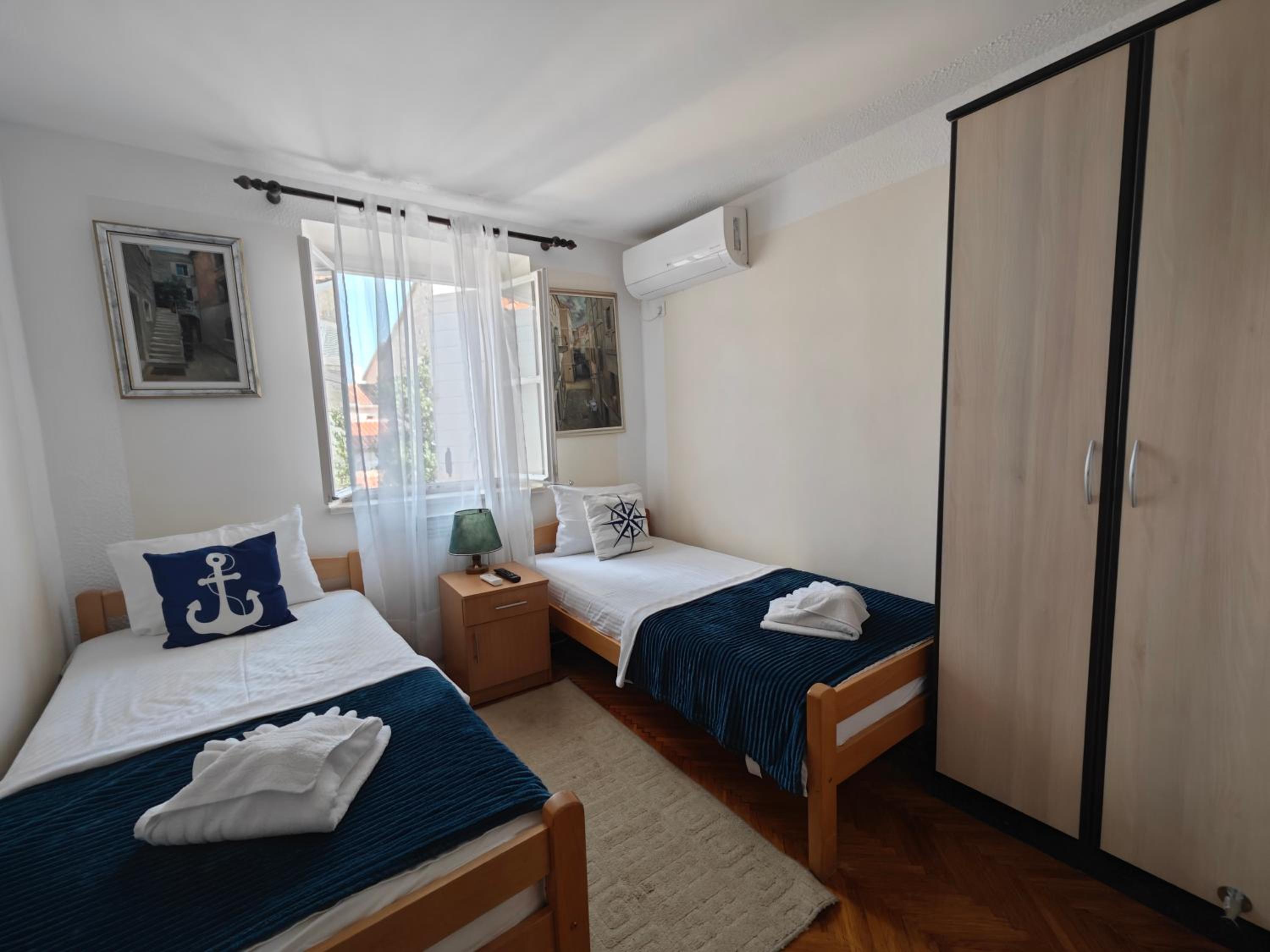 Standard Twin Room - Photo 7