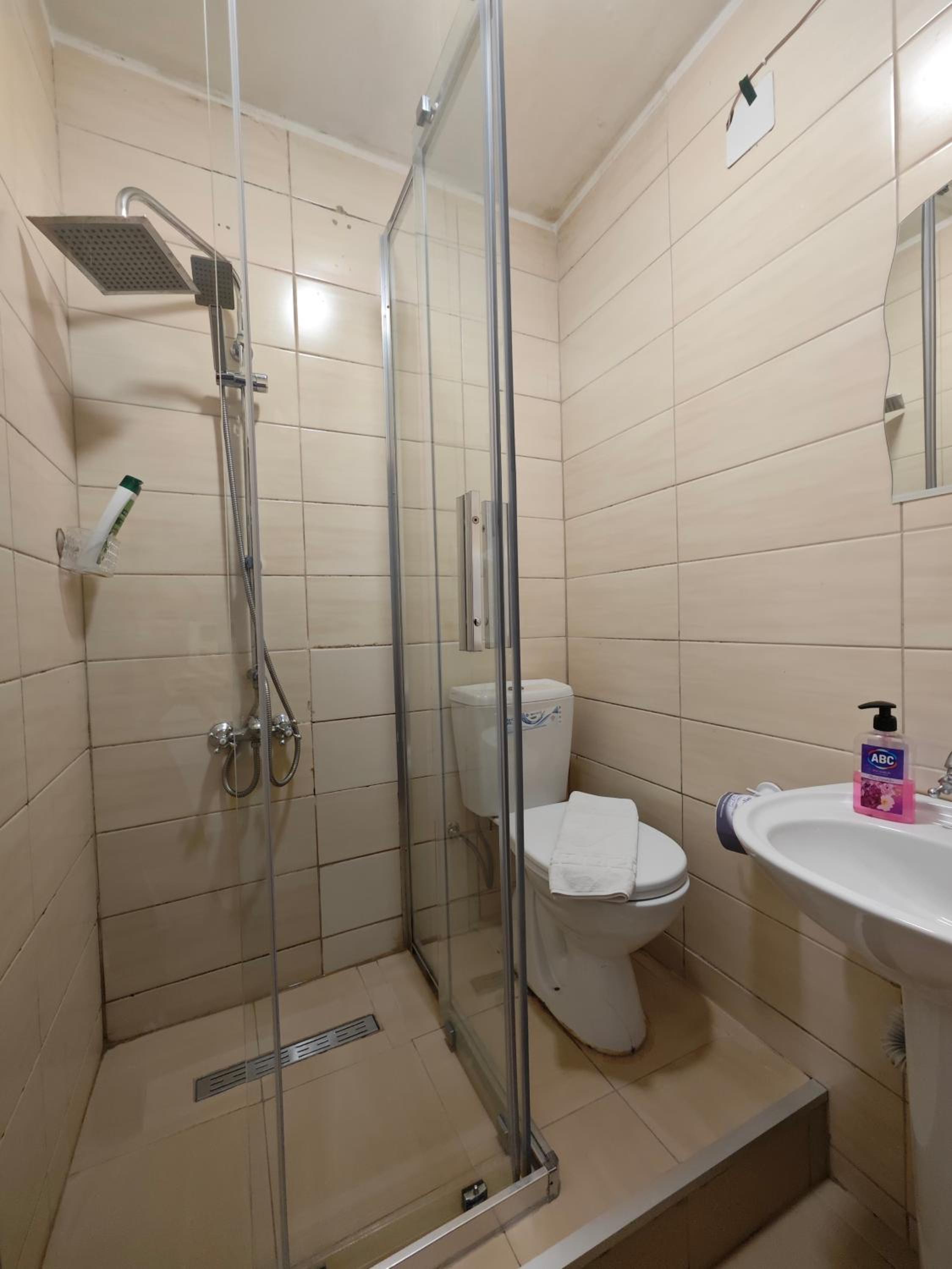 Standard Twin Room - Photo 17
