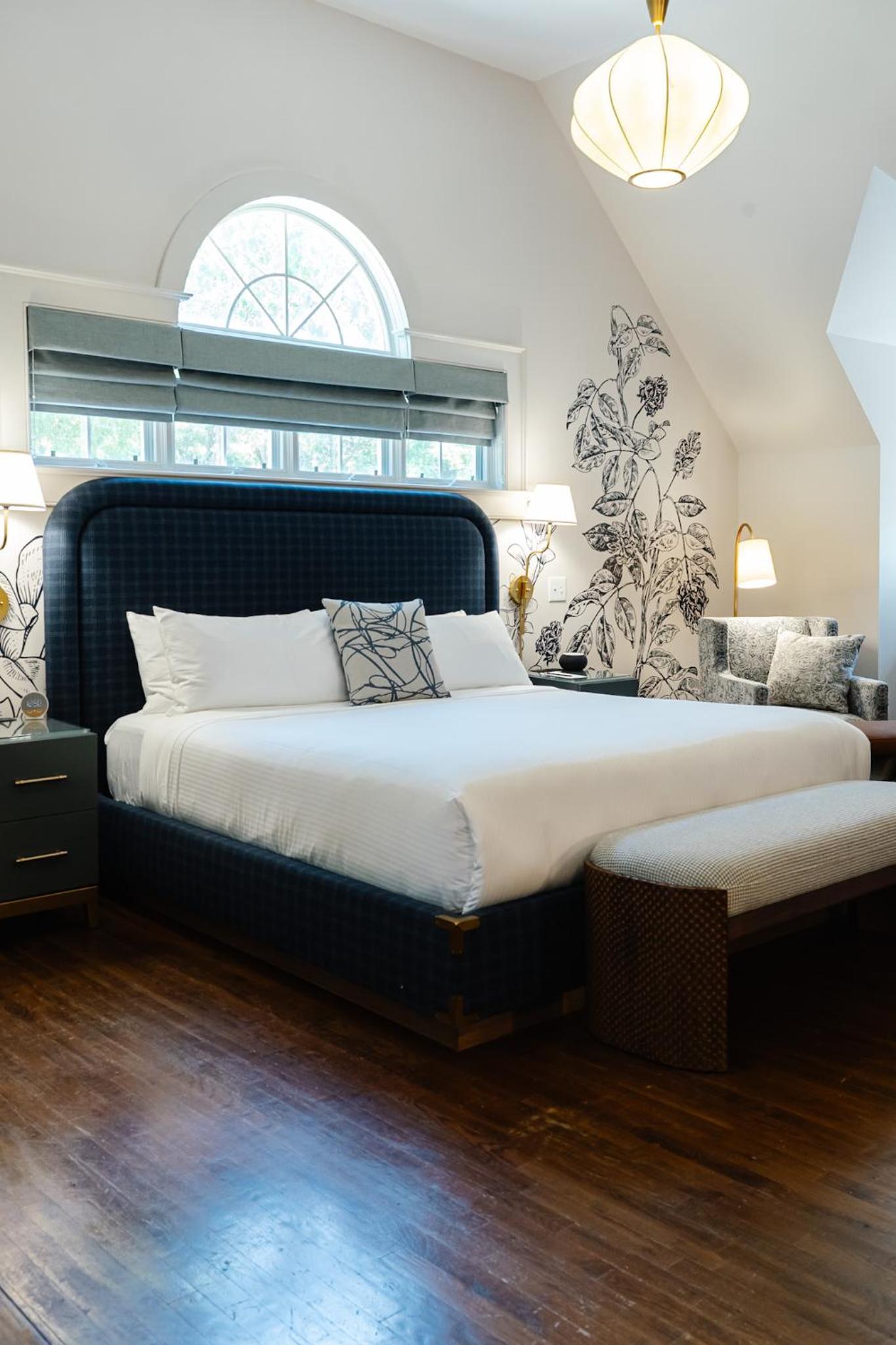 Main Inn - King Suite - Photo 7