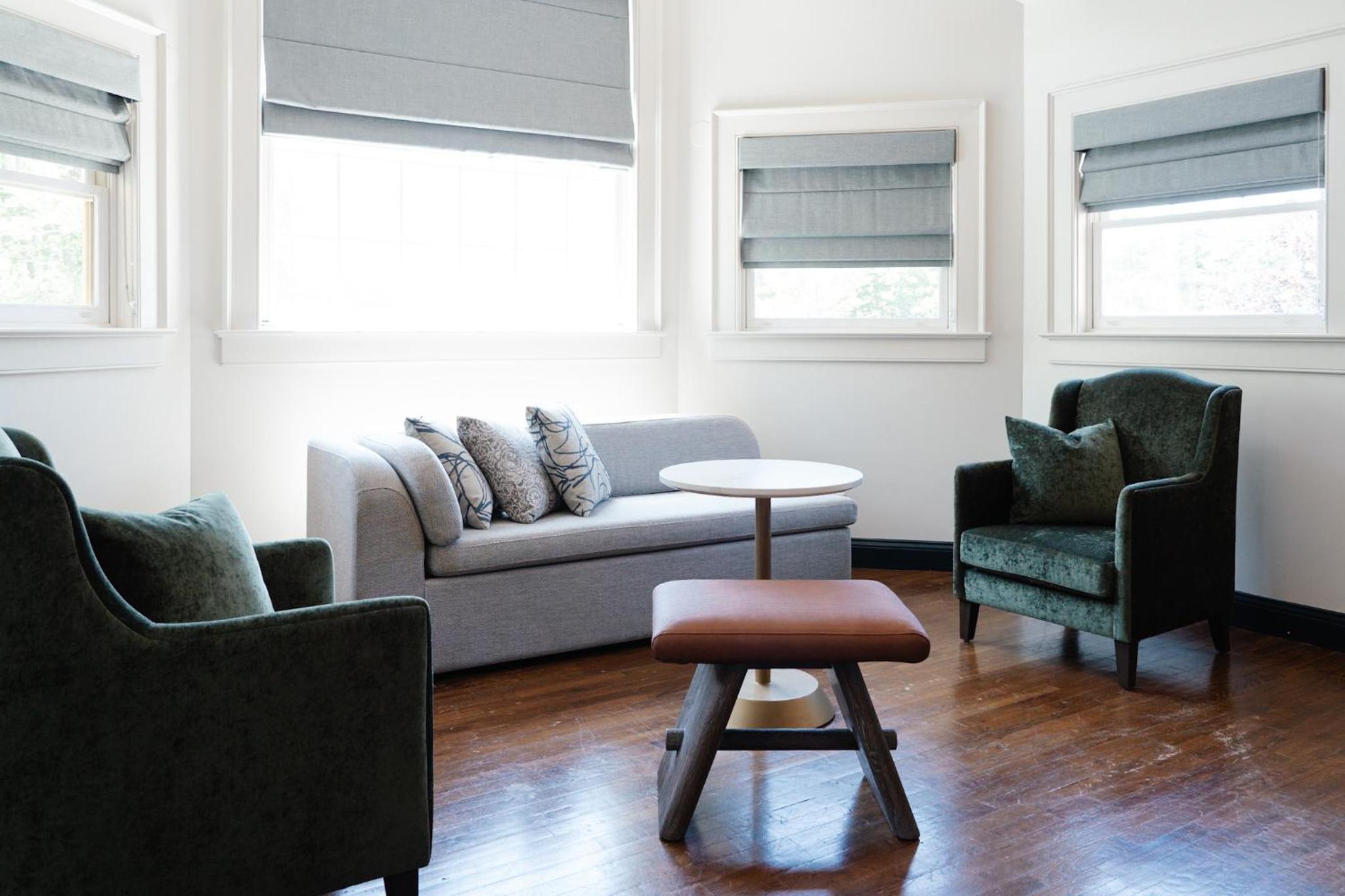 Main Inn - King Suite - Photo 2