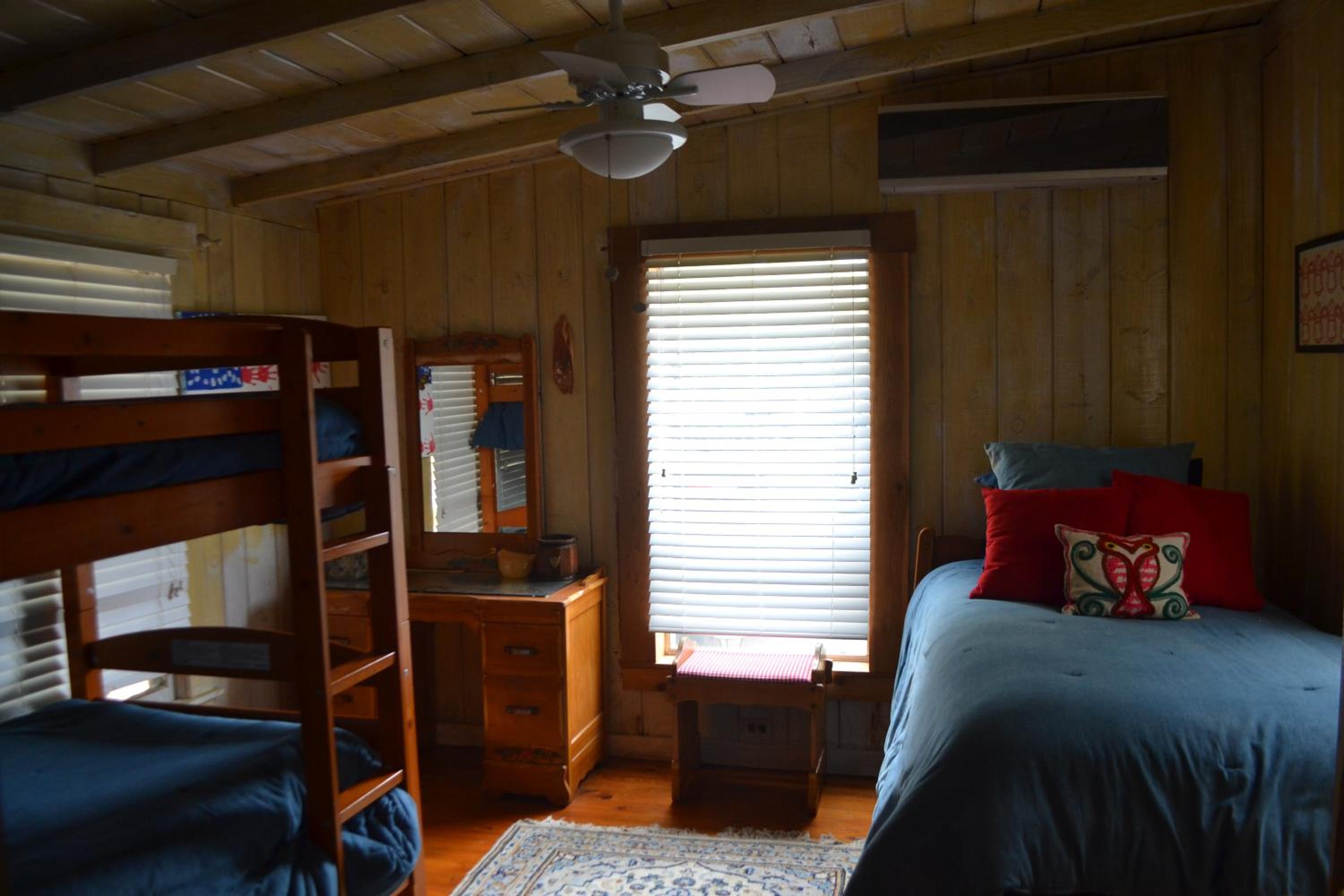 Five-Bedroom House photo 1