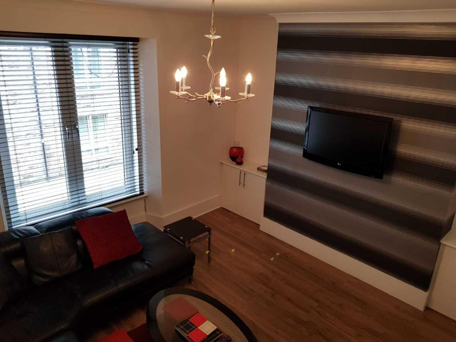 One-Bedroom Apartment - Photo 2