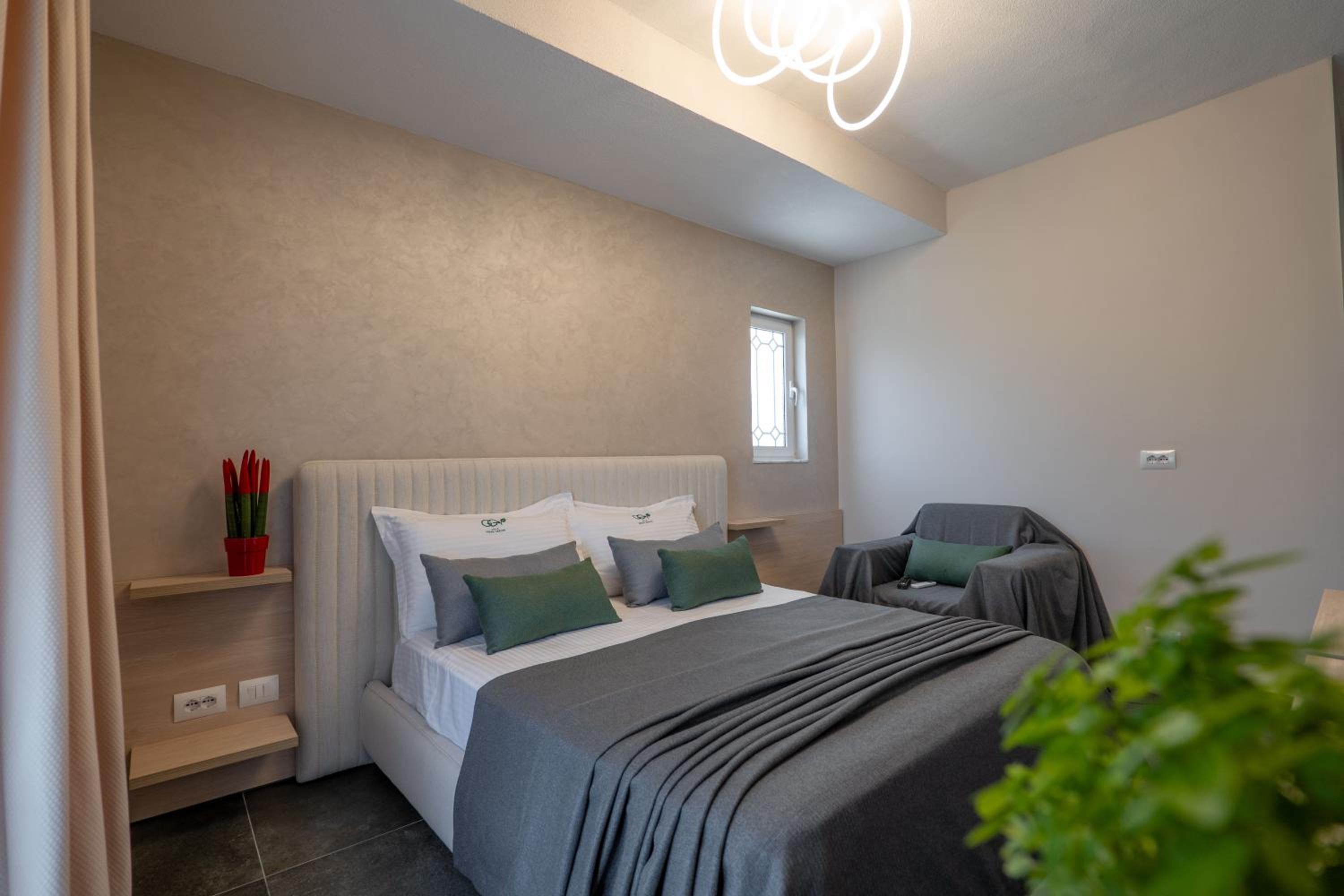 Deluxe Double Room with Balcony photo 1
