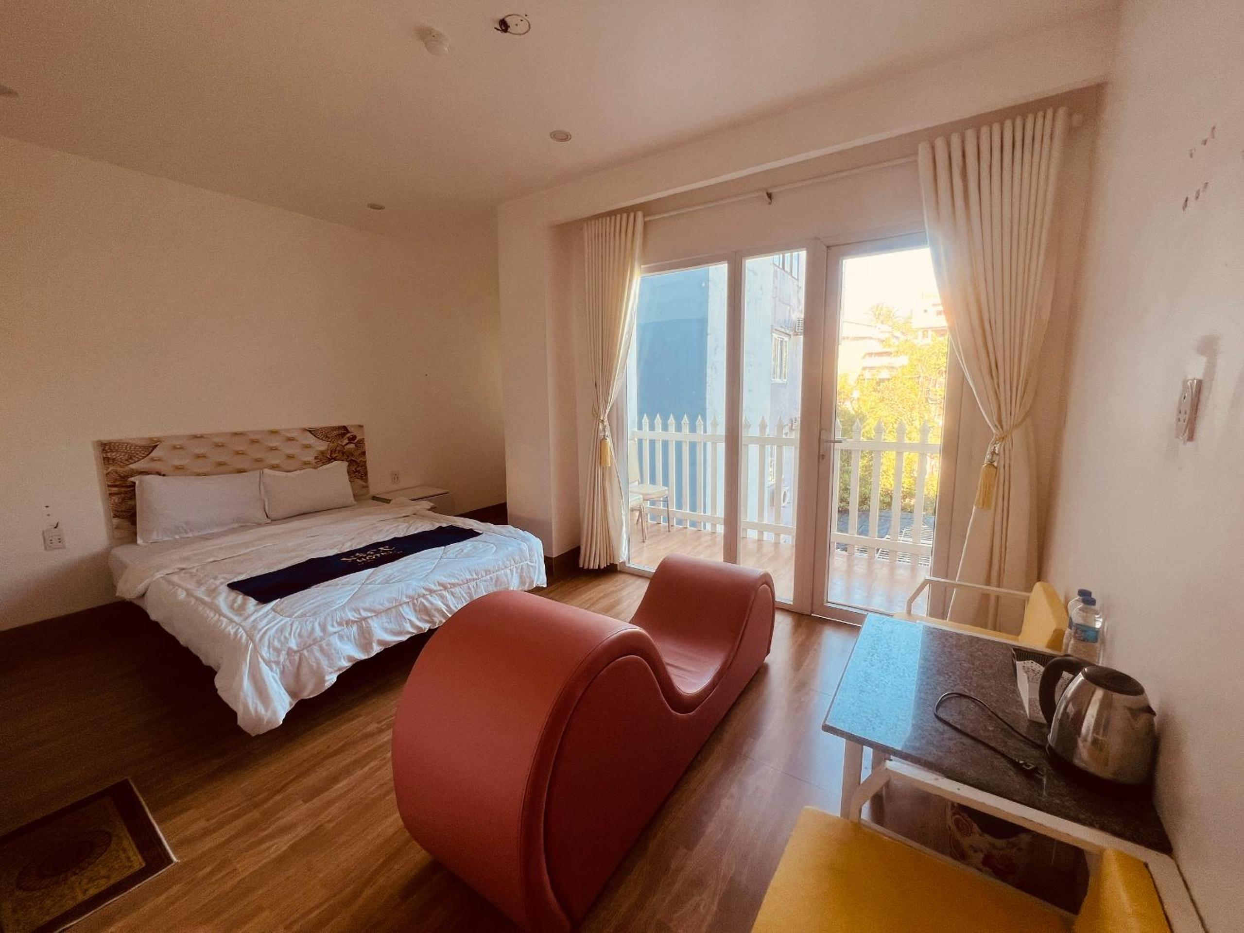 Deluxe Double Room - Photo 8
