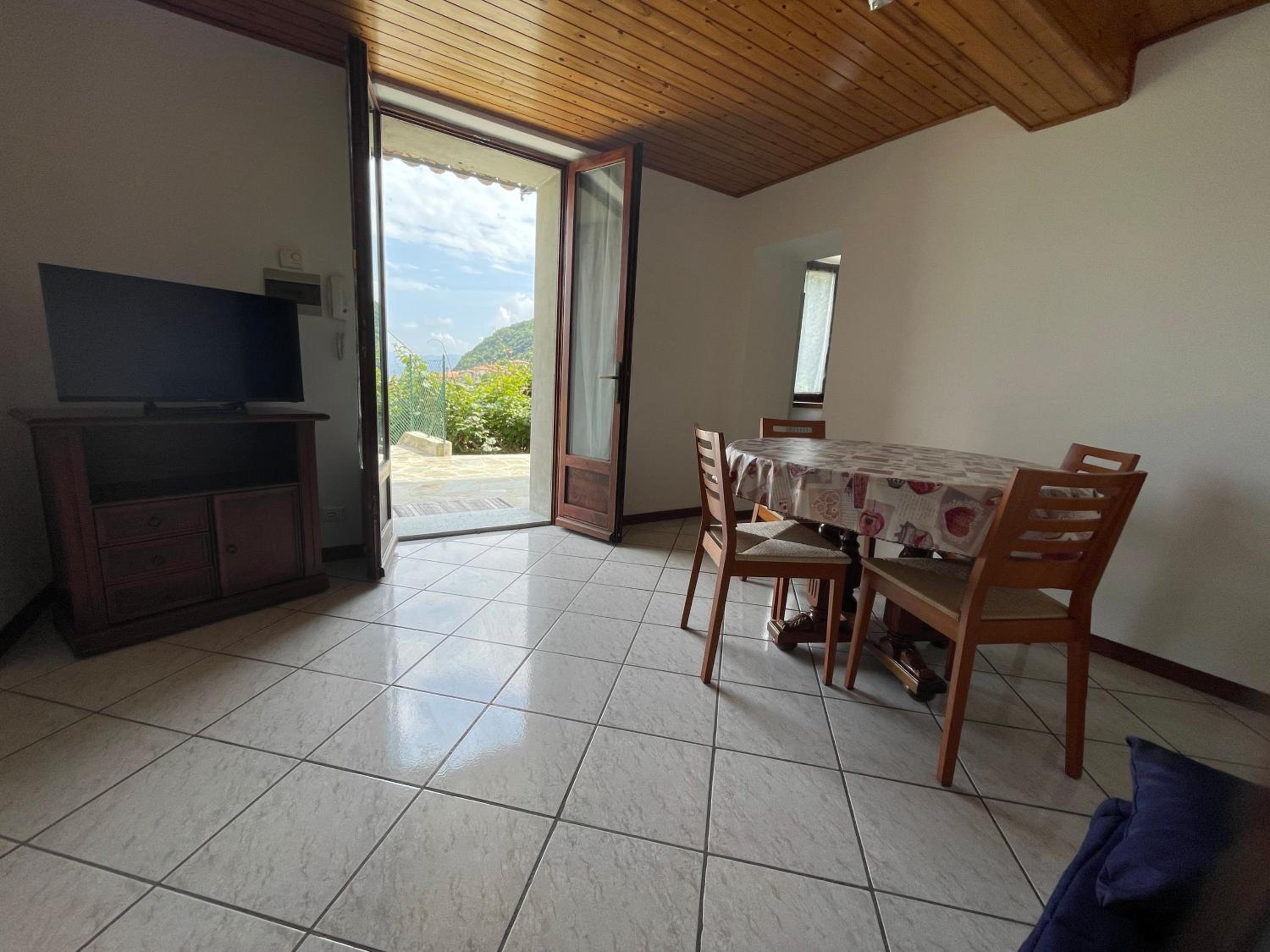 One-Bedroom Apartment with Lake View photo 1
