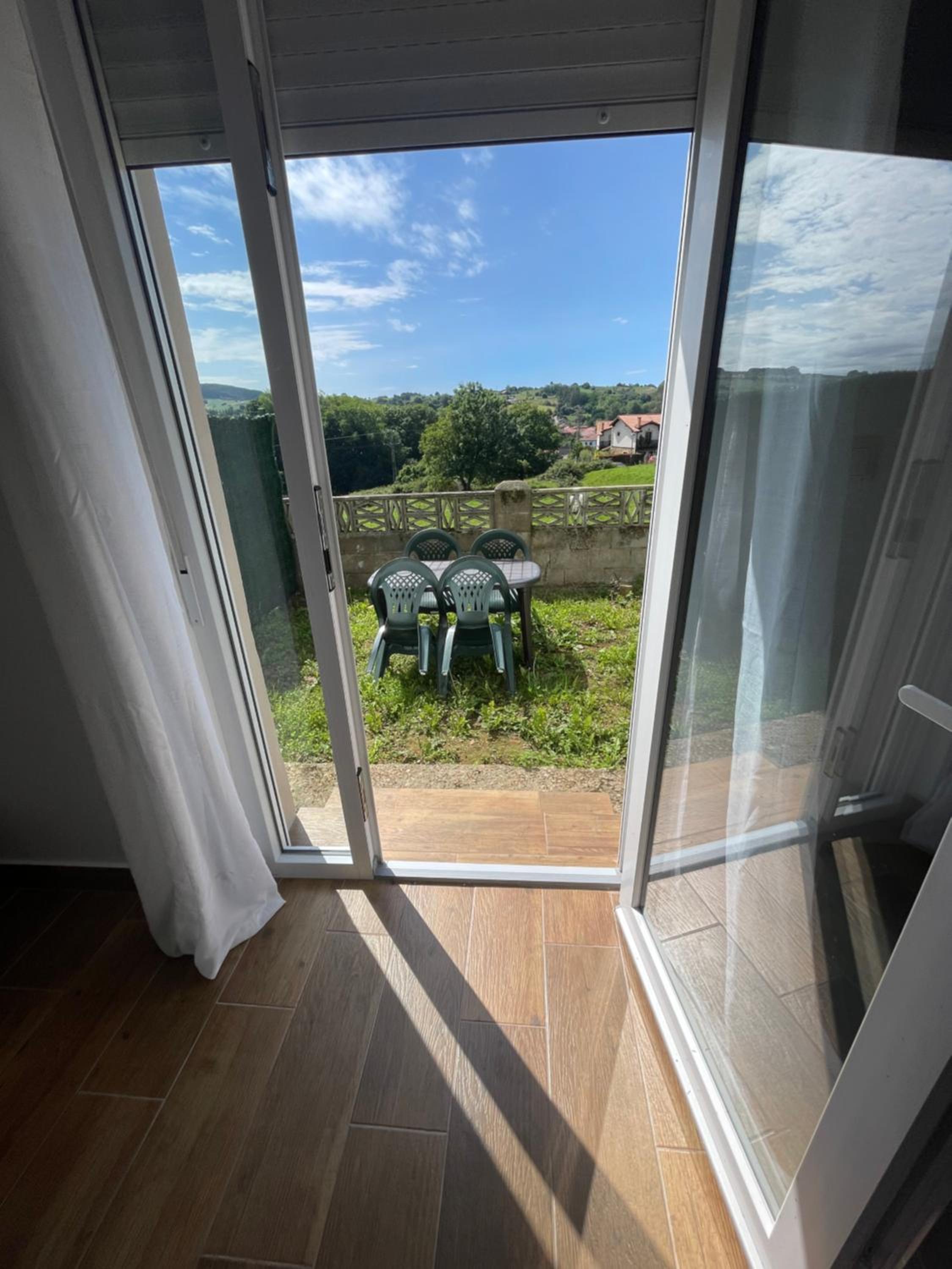 One-Bedroom Apartment with Garden photo 3
