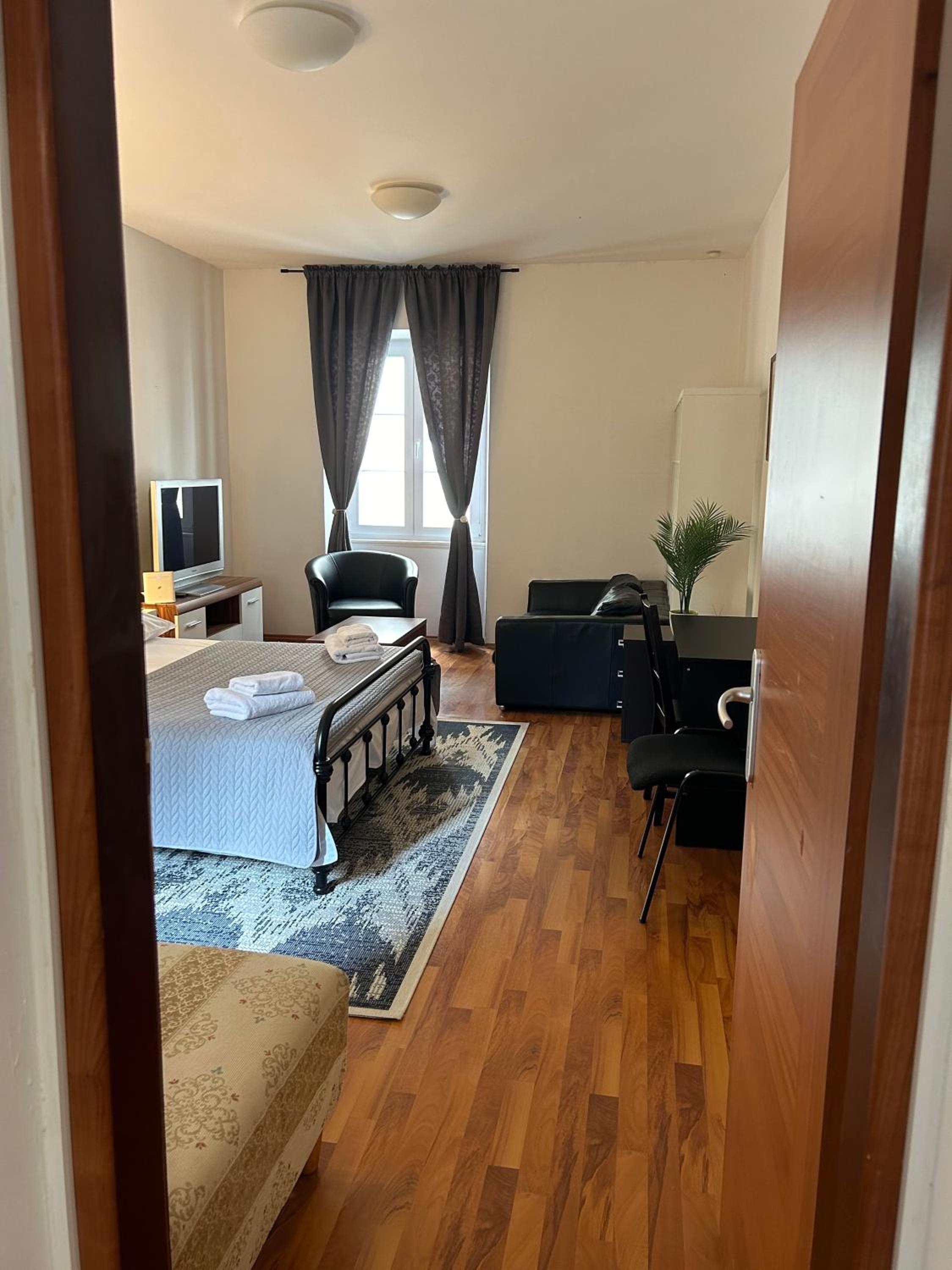 One-Bedroom Apartment With City View