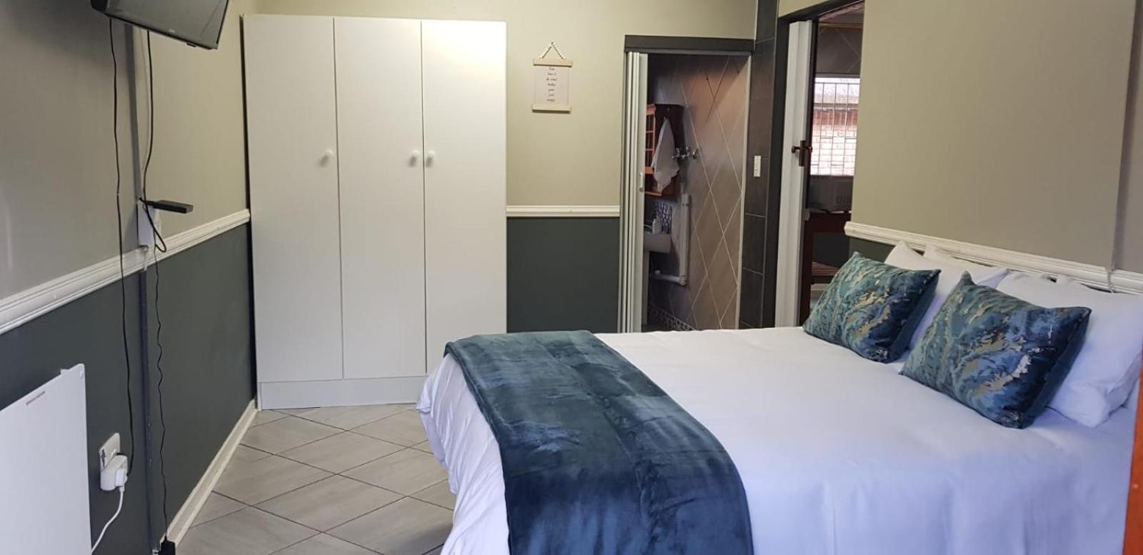 Deluxe Double Room with Shower photo 2