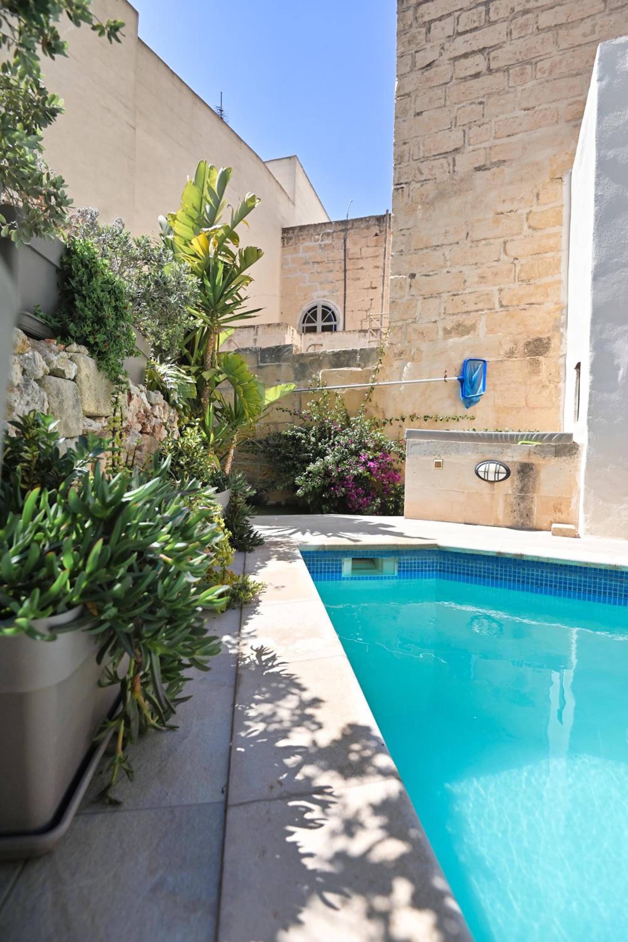 Double Room - Photo 17