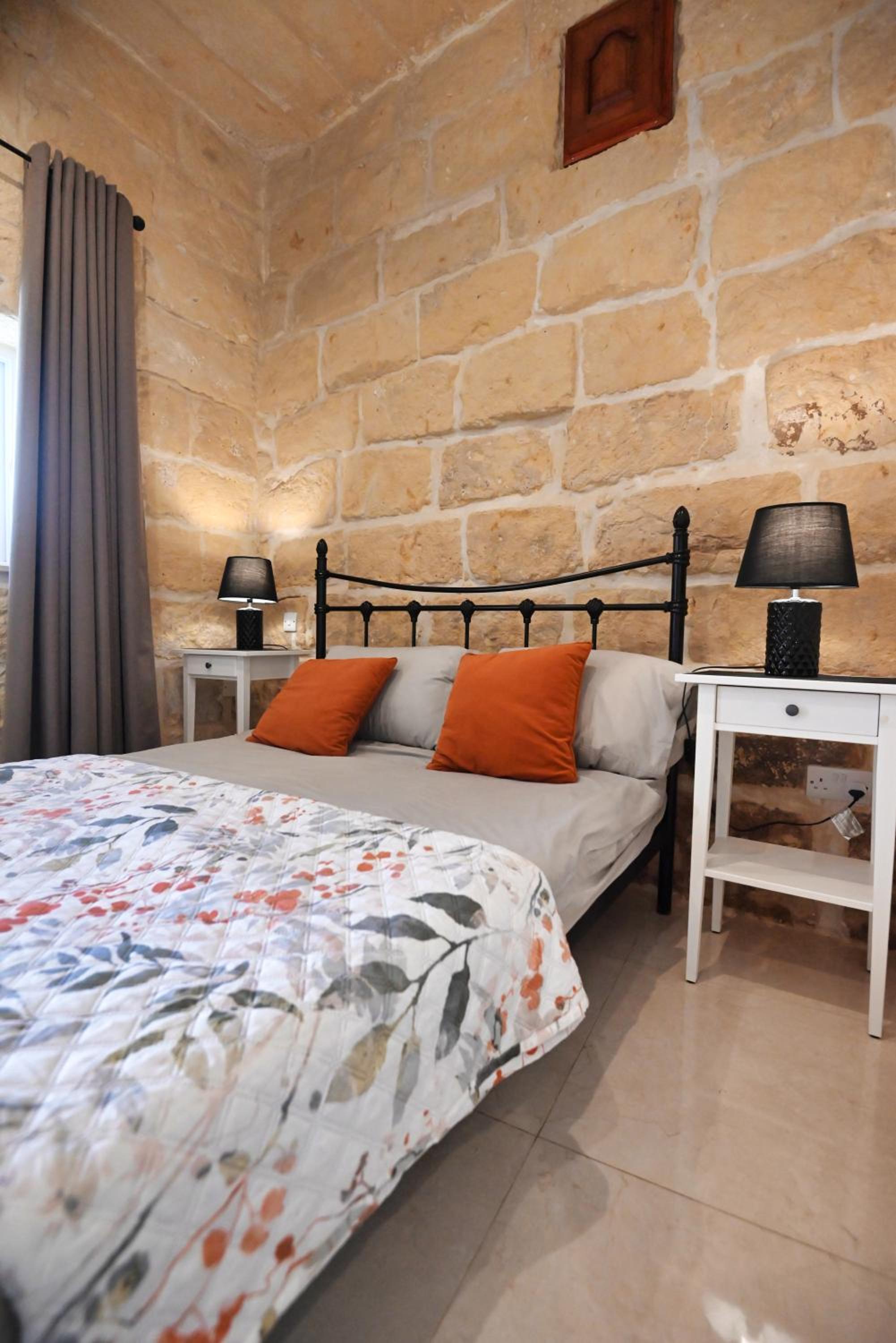 Double Room with Patio - Photo 17