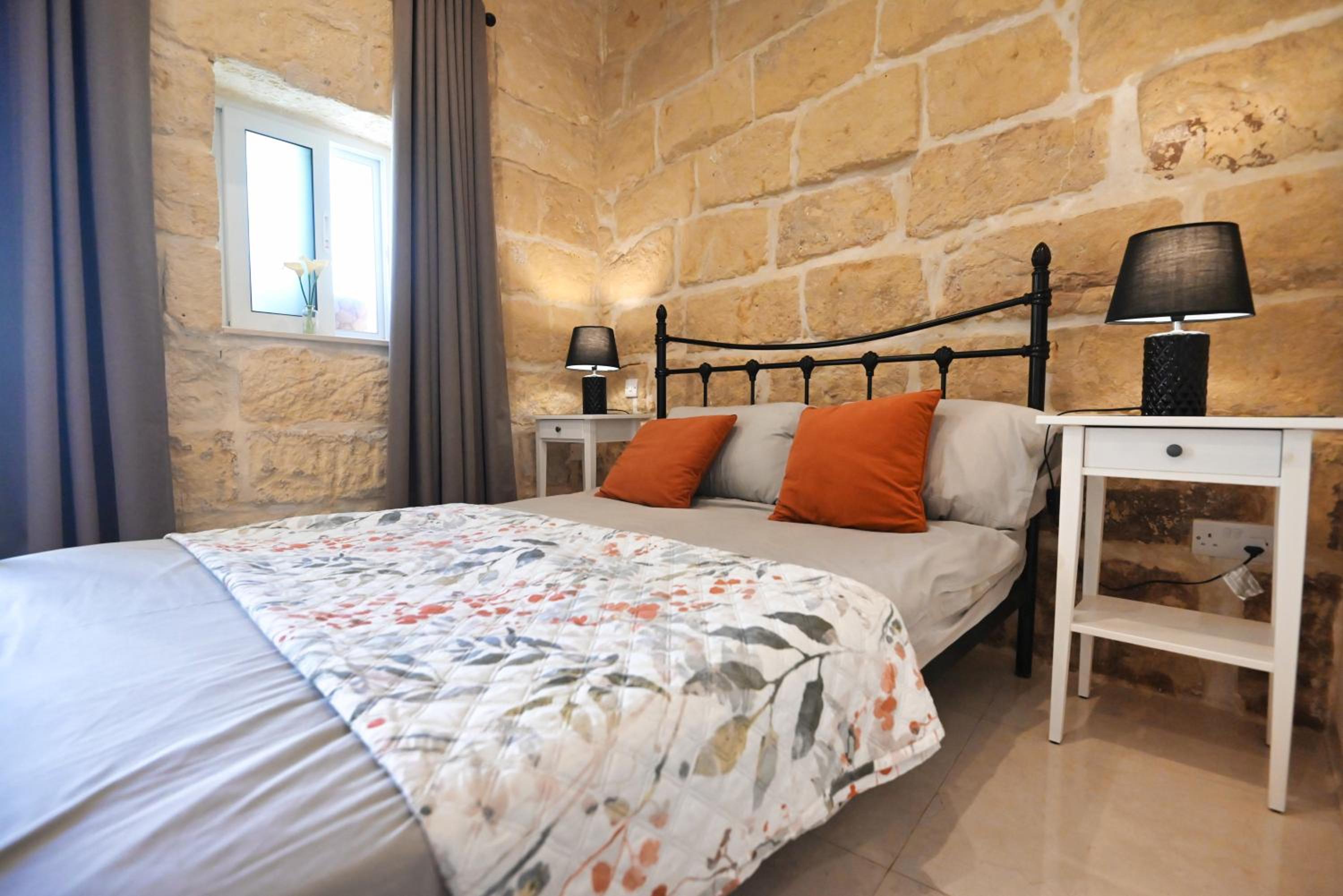 Double Room with Patio - Photo 16