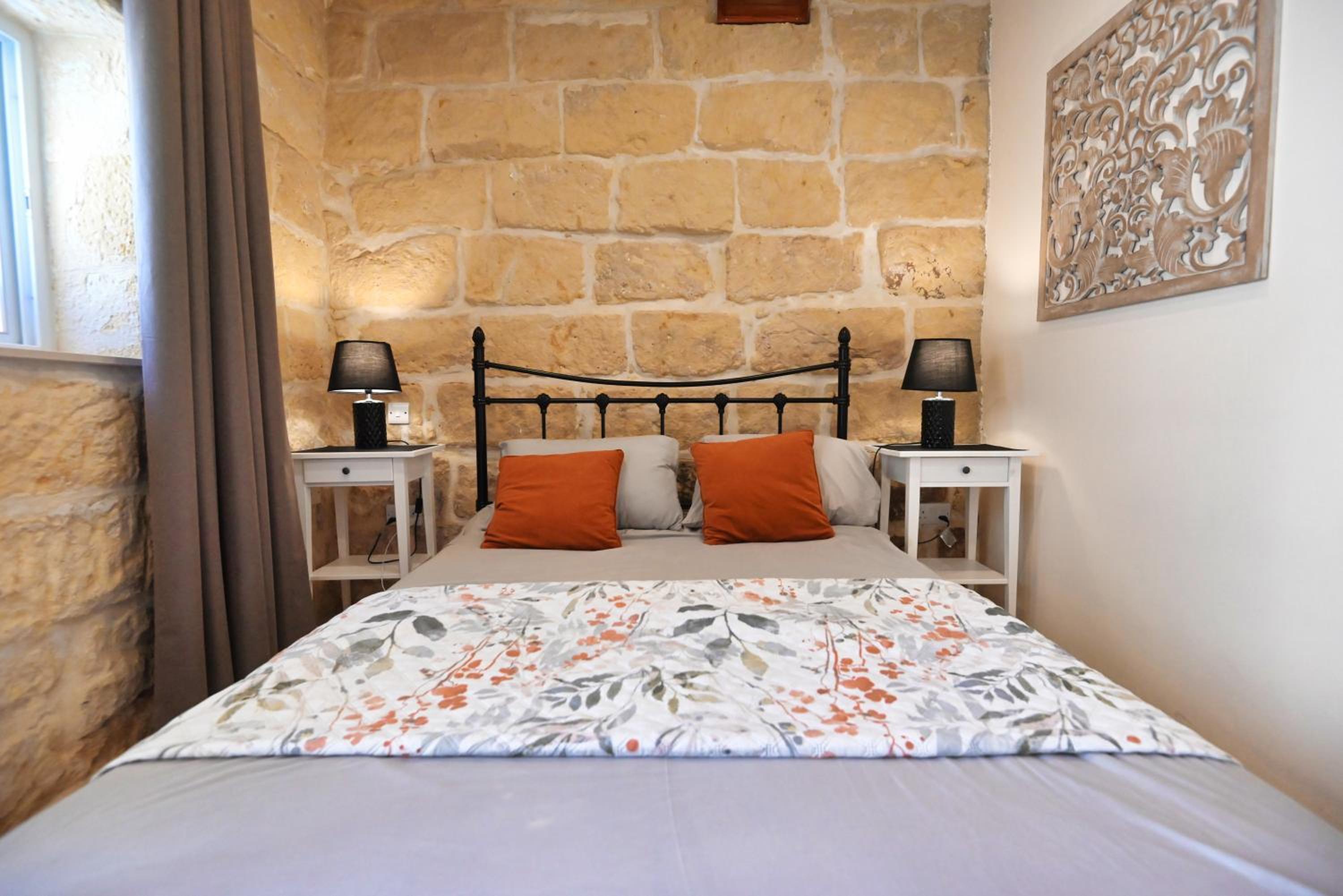 Double Room with Patio - Photo 15