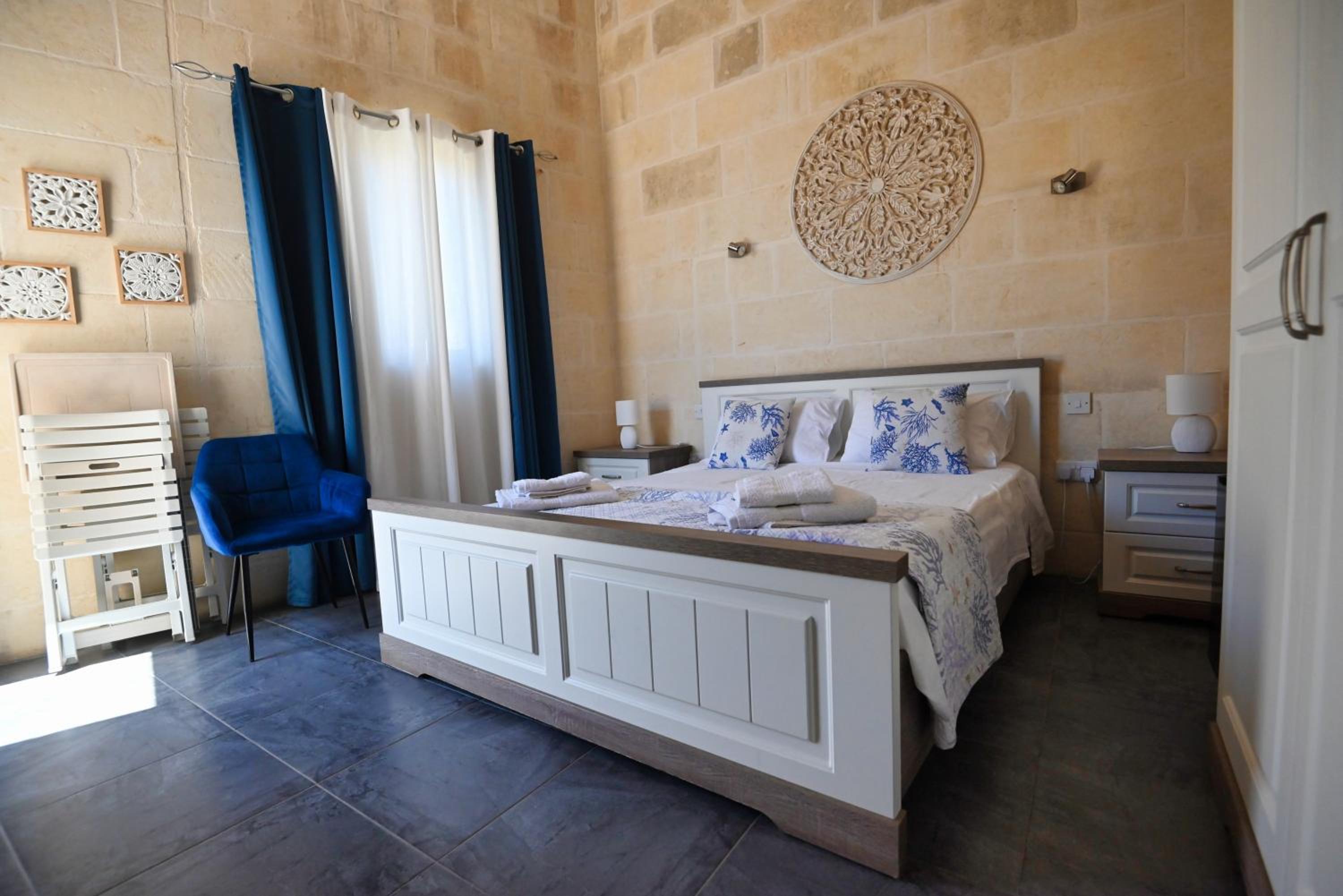 Double Room - Photo 24
