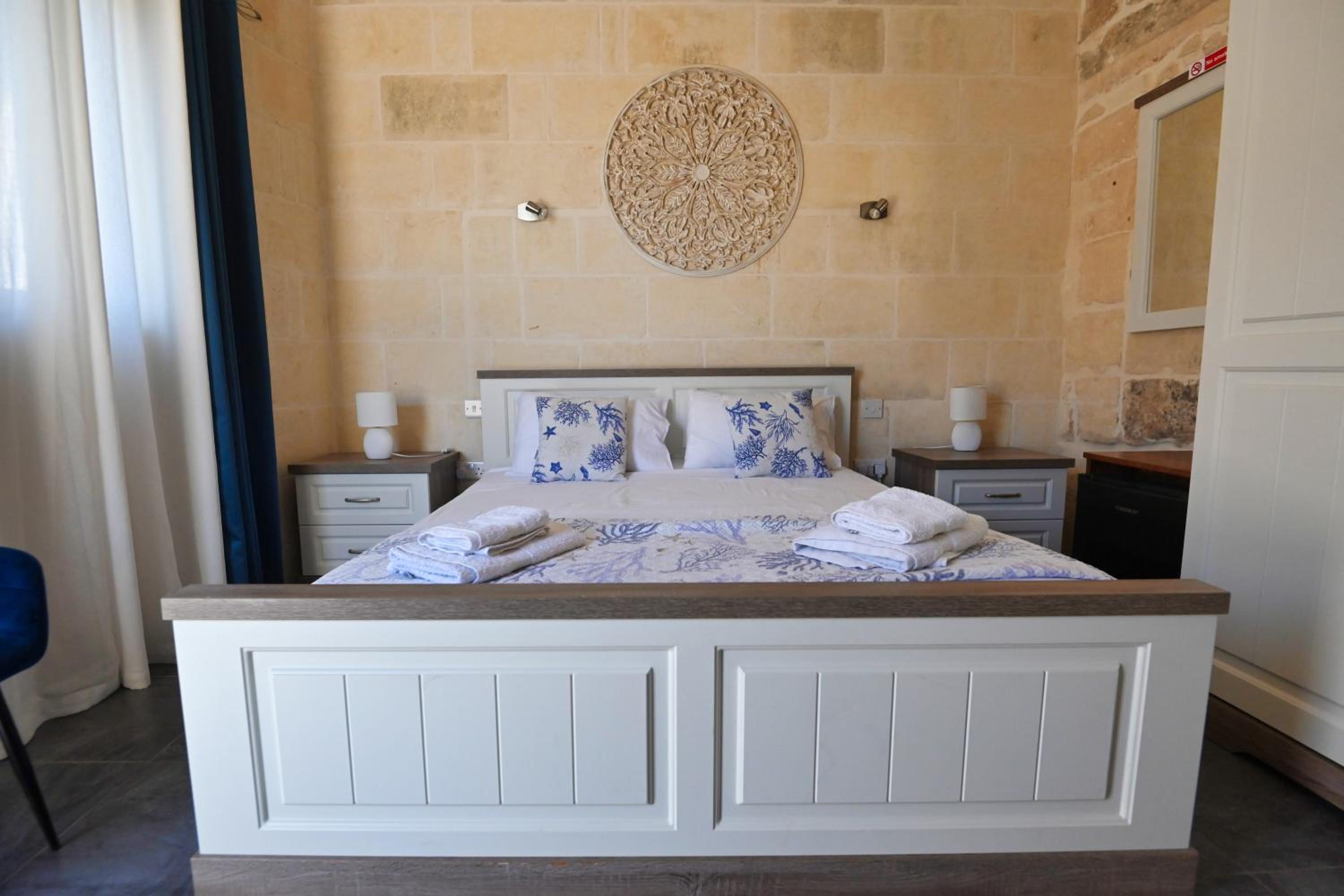 Double Room - Photo 21