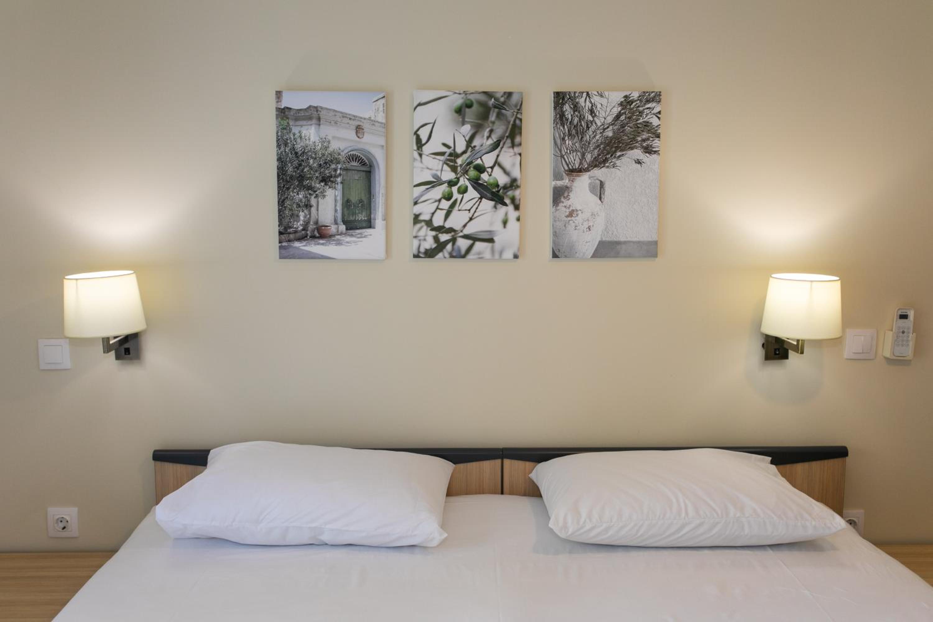  Superior One-Bedroom Apartment photo 2