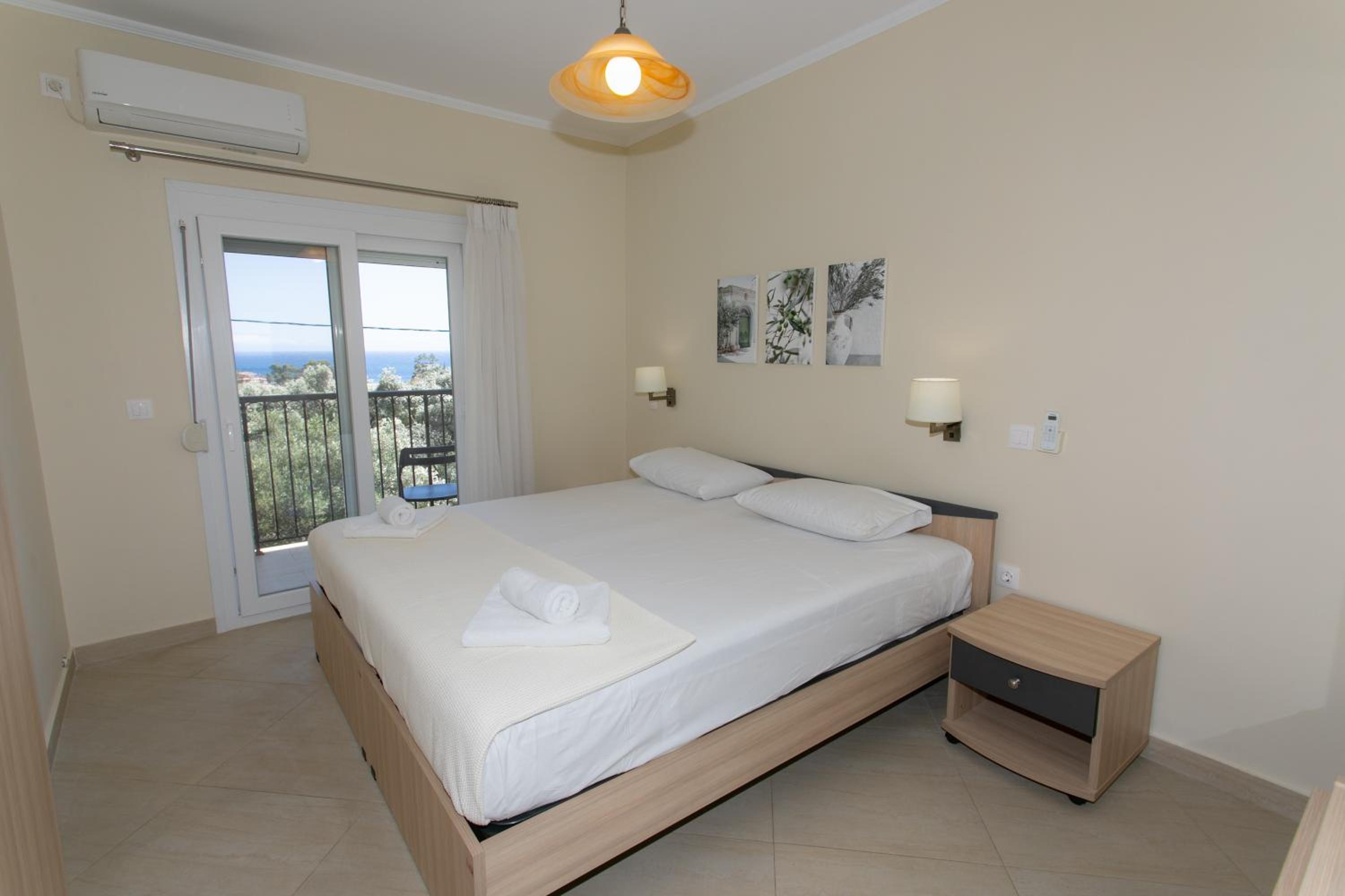  Superior One-Bedroom Apartment photo 3
