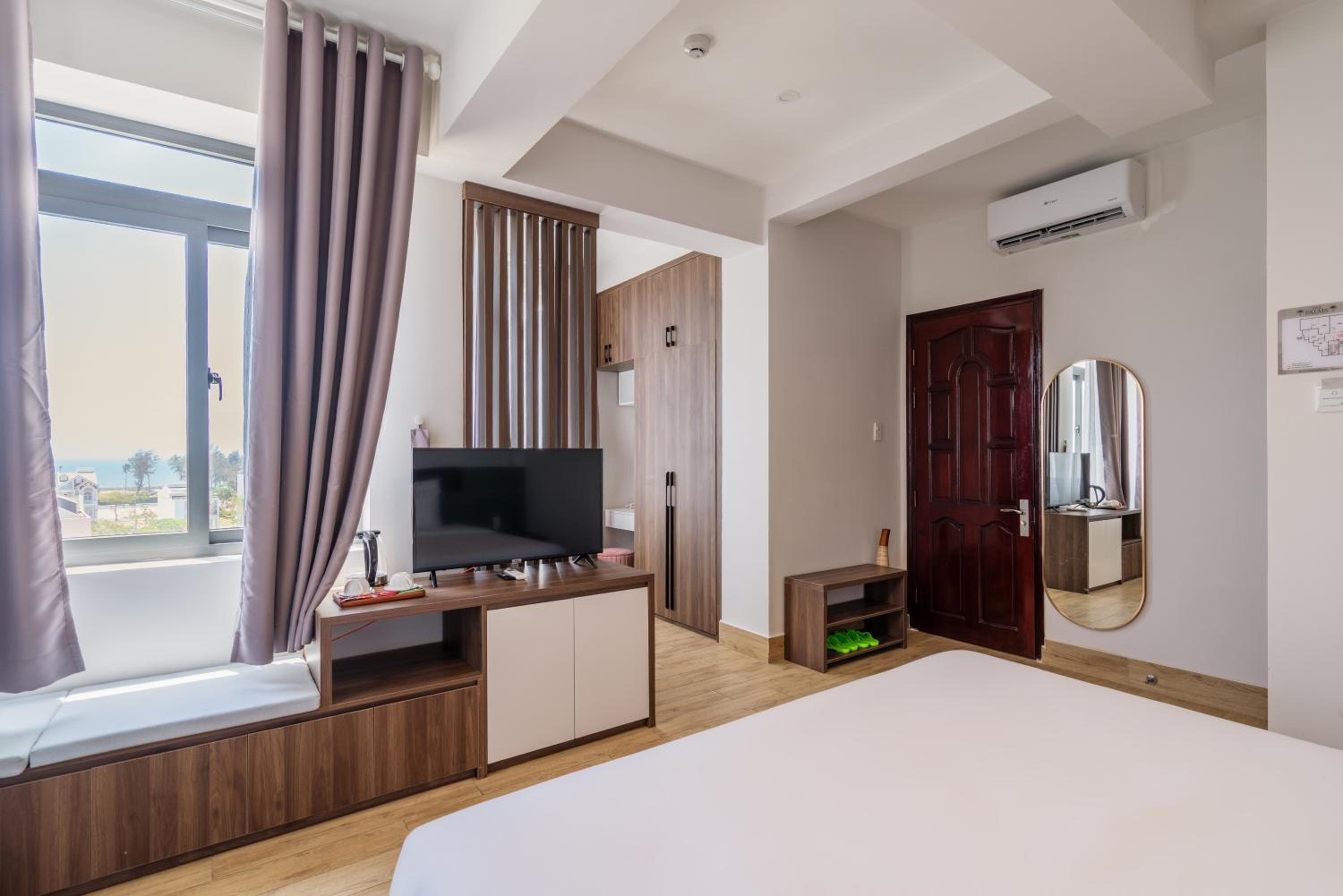 Deluxe Room - Photo 13